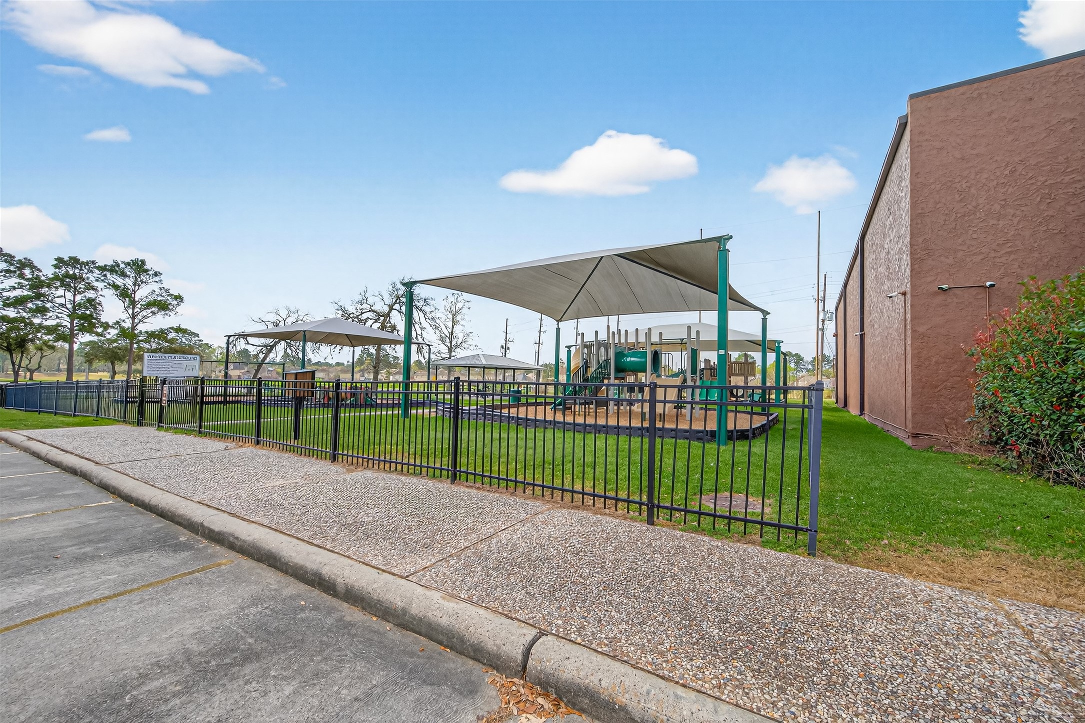 18810 Walden Forest Drive Property Photo 40
