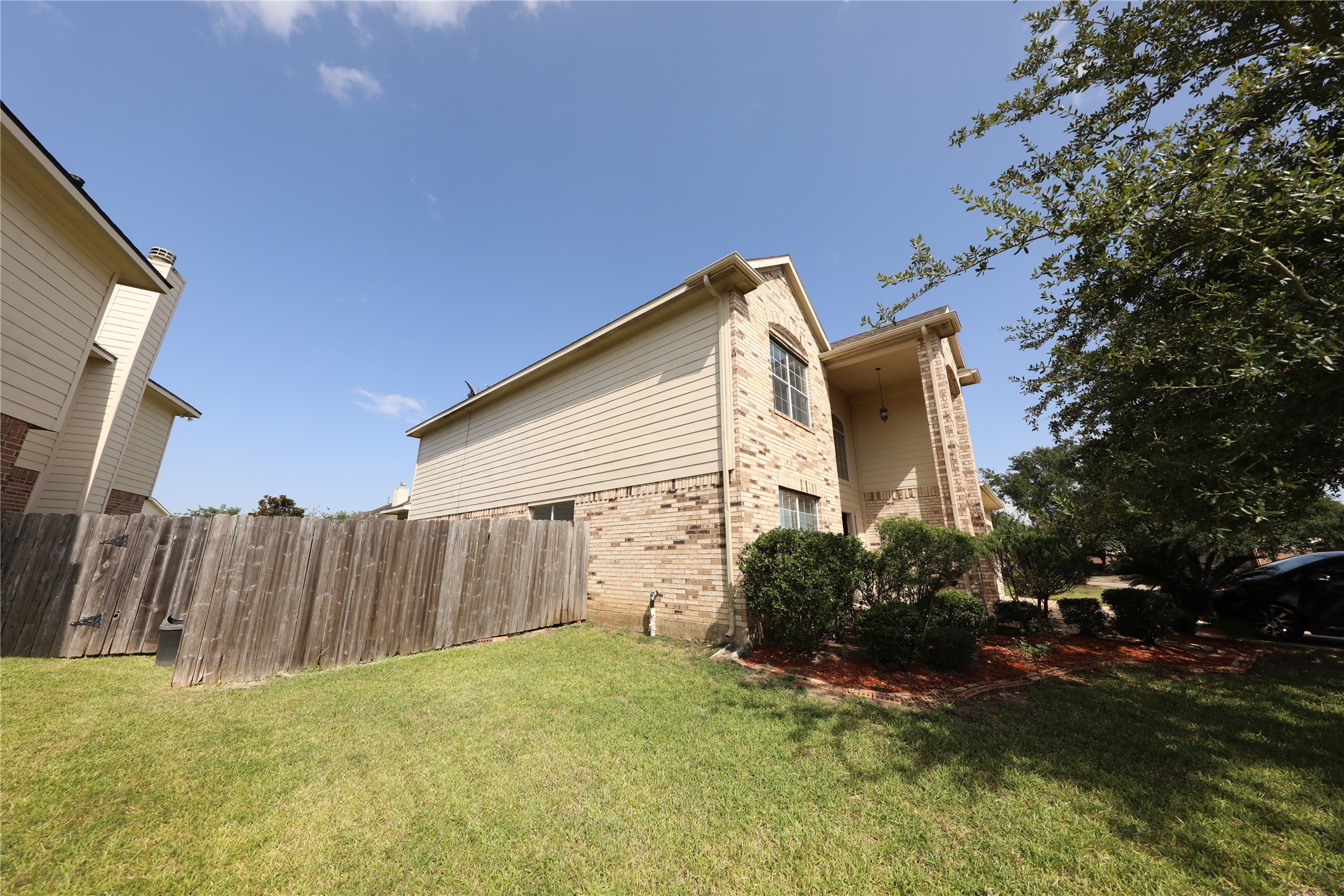 2311 Diamond Springs Drive Property Photo 2