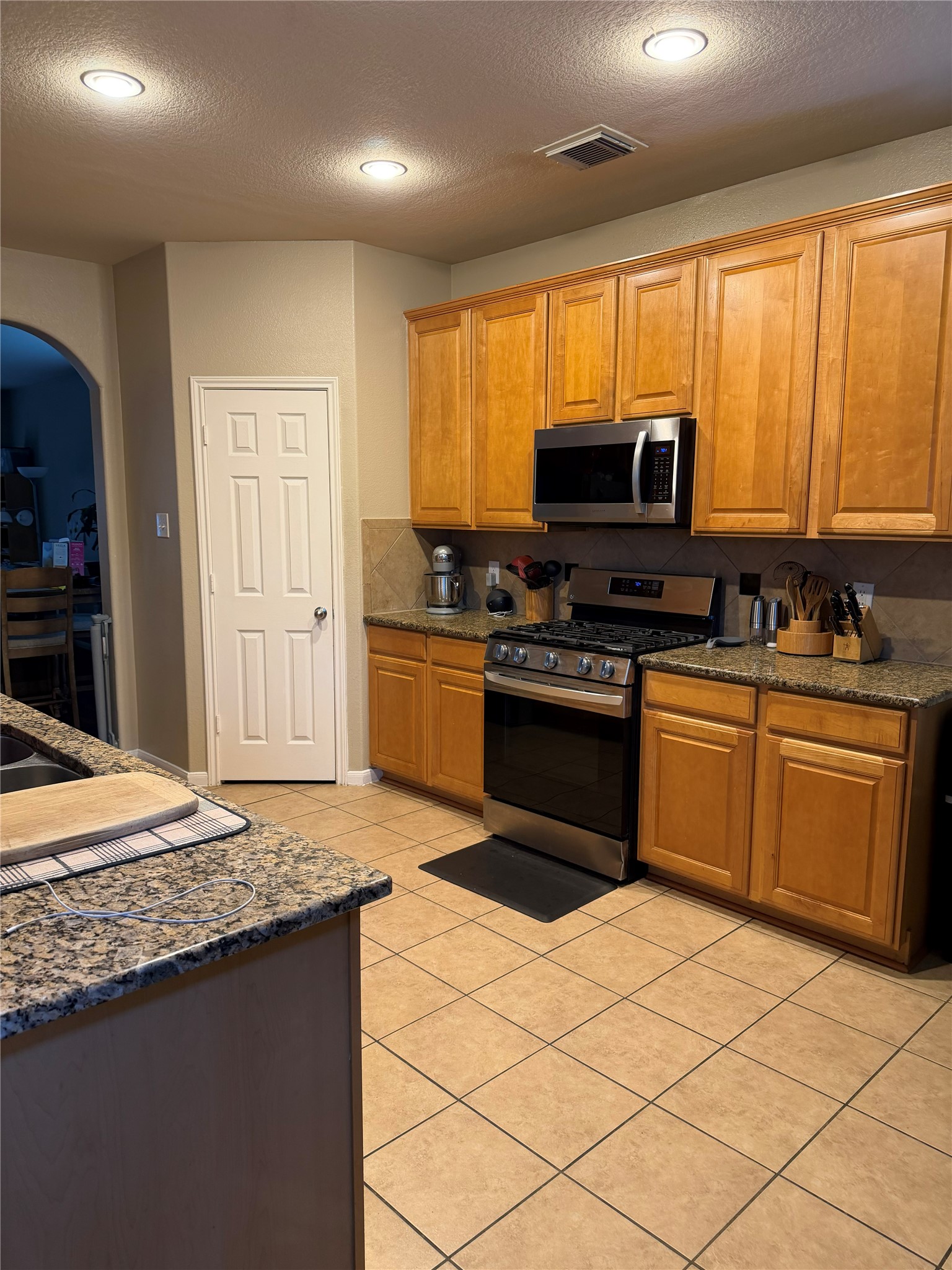 2311 Diamond Springs Drive Property Photo 6
