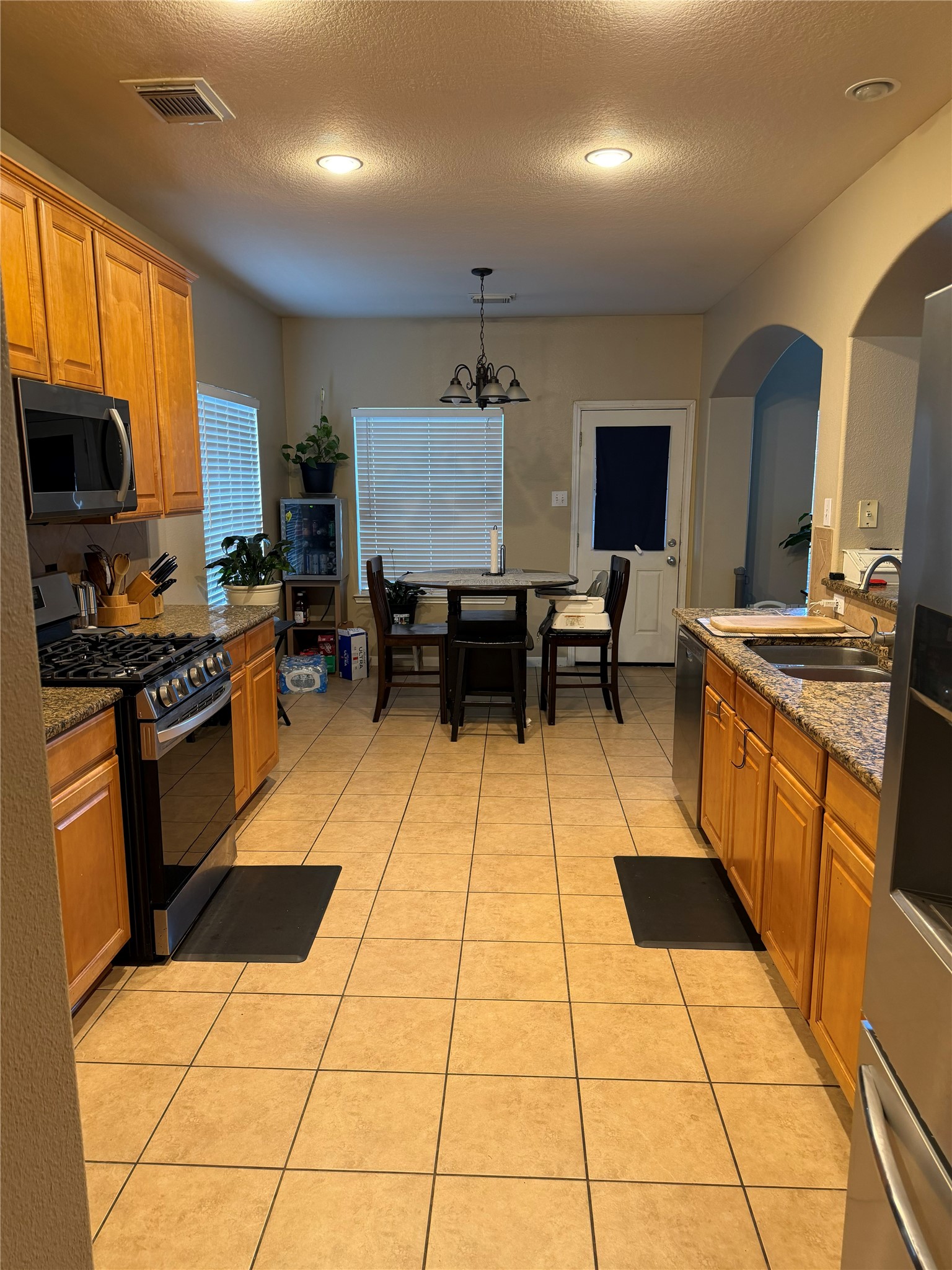 2311 Diamond Springs Drive Property Photo 7