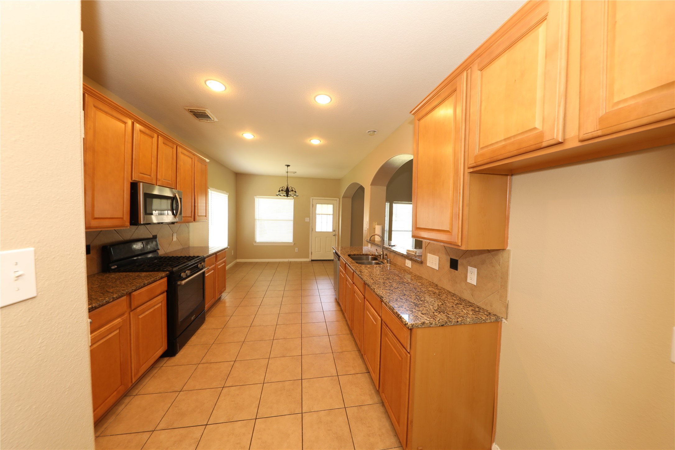 2311 Diamond Springs Drive Property Photo 8