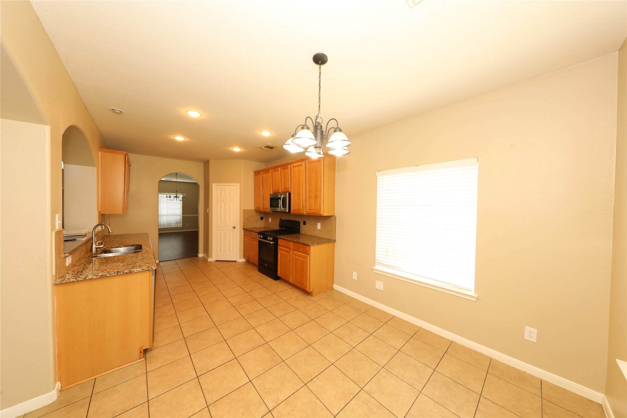 2311 Diamond Springs Drive Property Photo 9