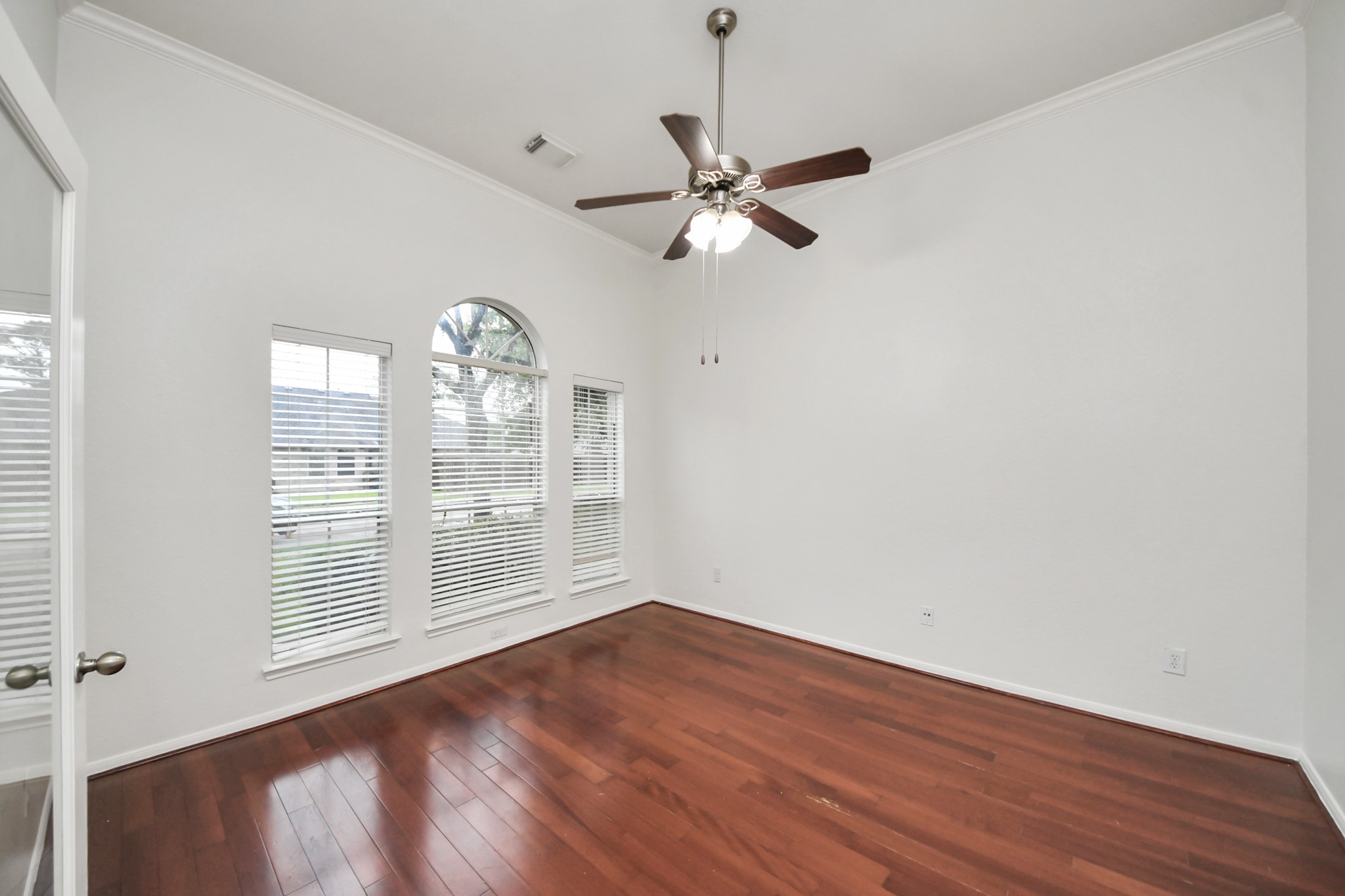 2412 Appian Way Property Photo 3