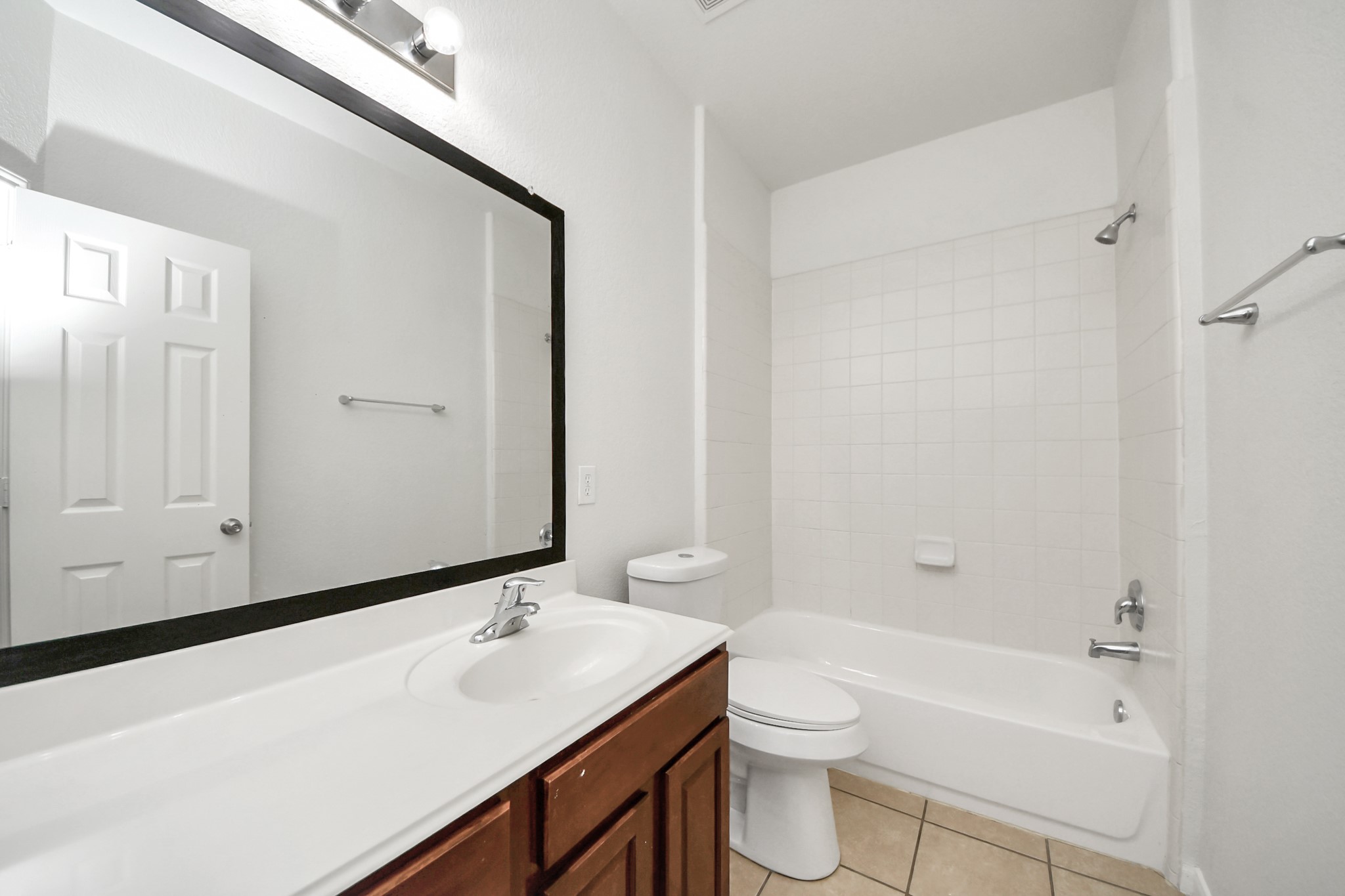 2412 Appian Way Property Photo 7