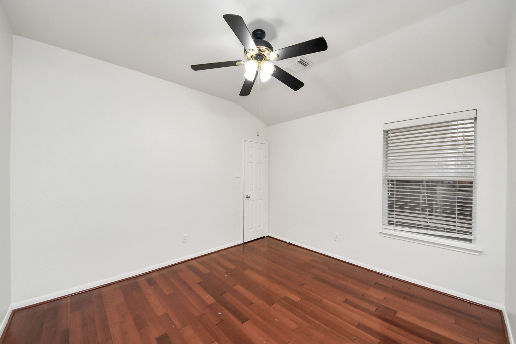 2412 Appian Way Property Photo 8