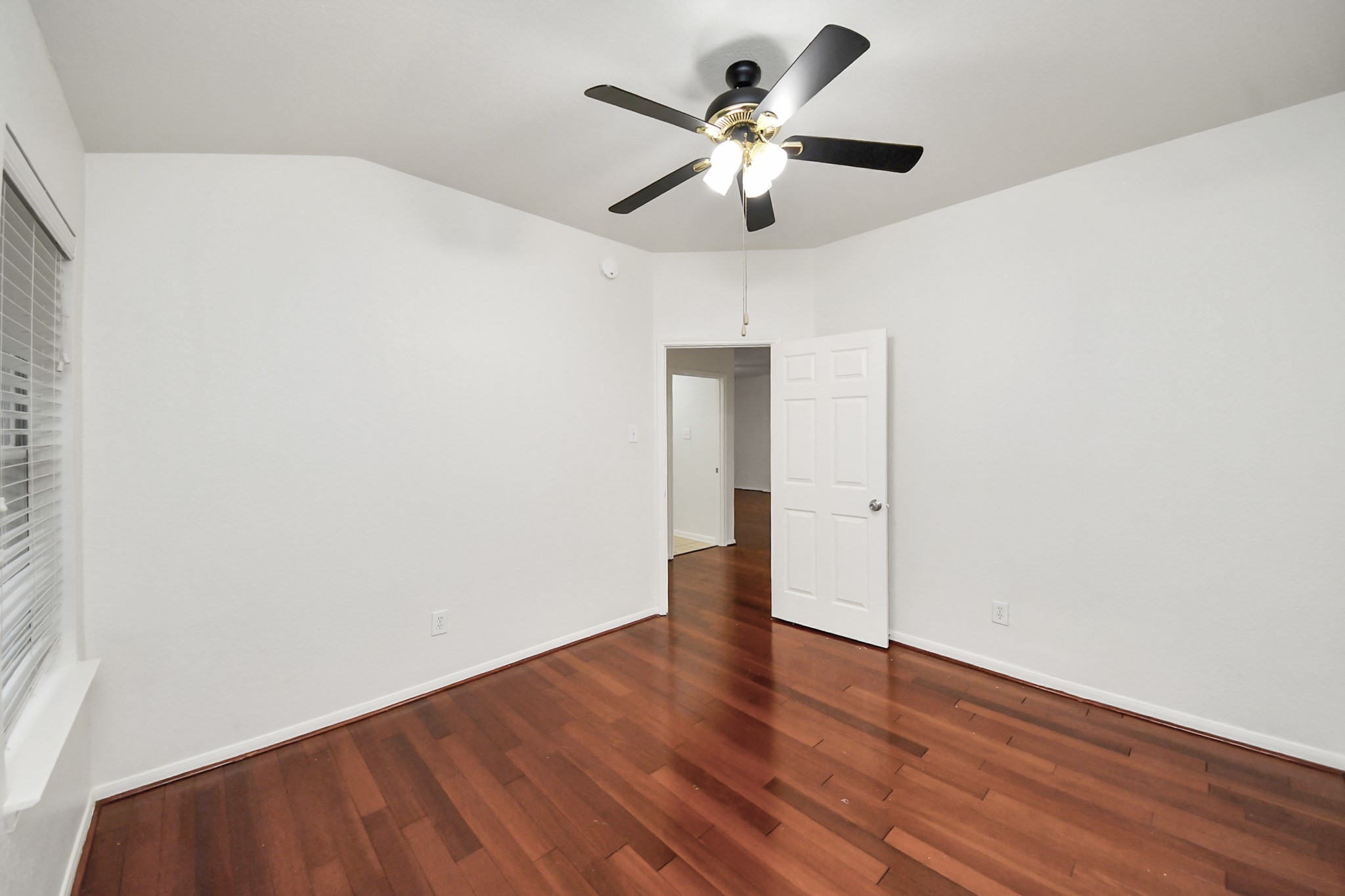 2412 Appian Way Property Photo 9