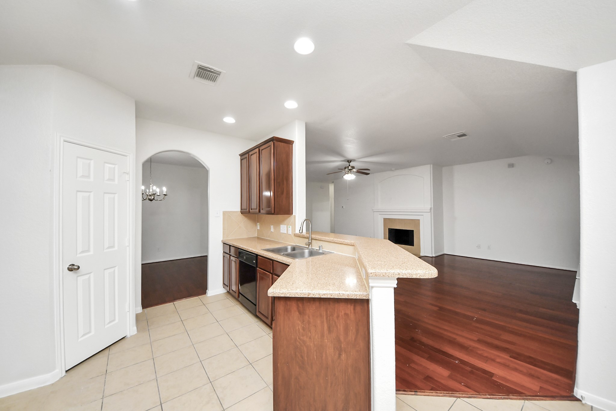 2412 Appian Way Property Photo 17