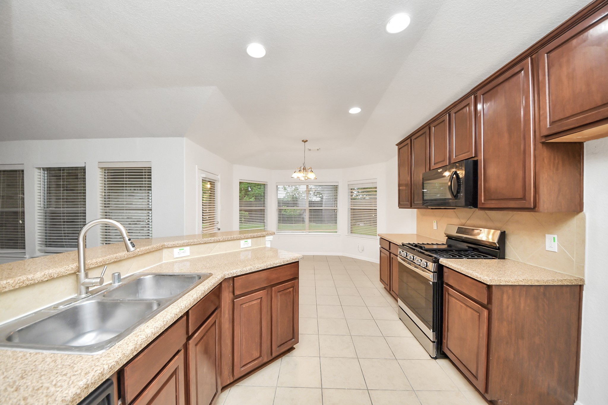 2412 Appian Way Property Photo 20