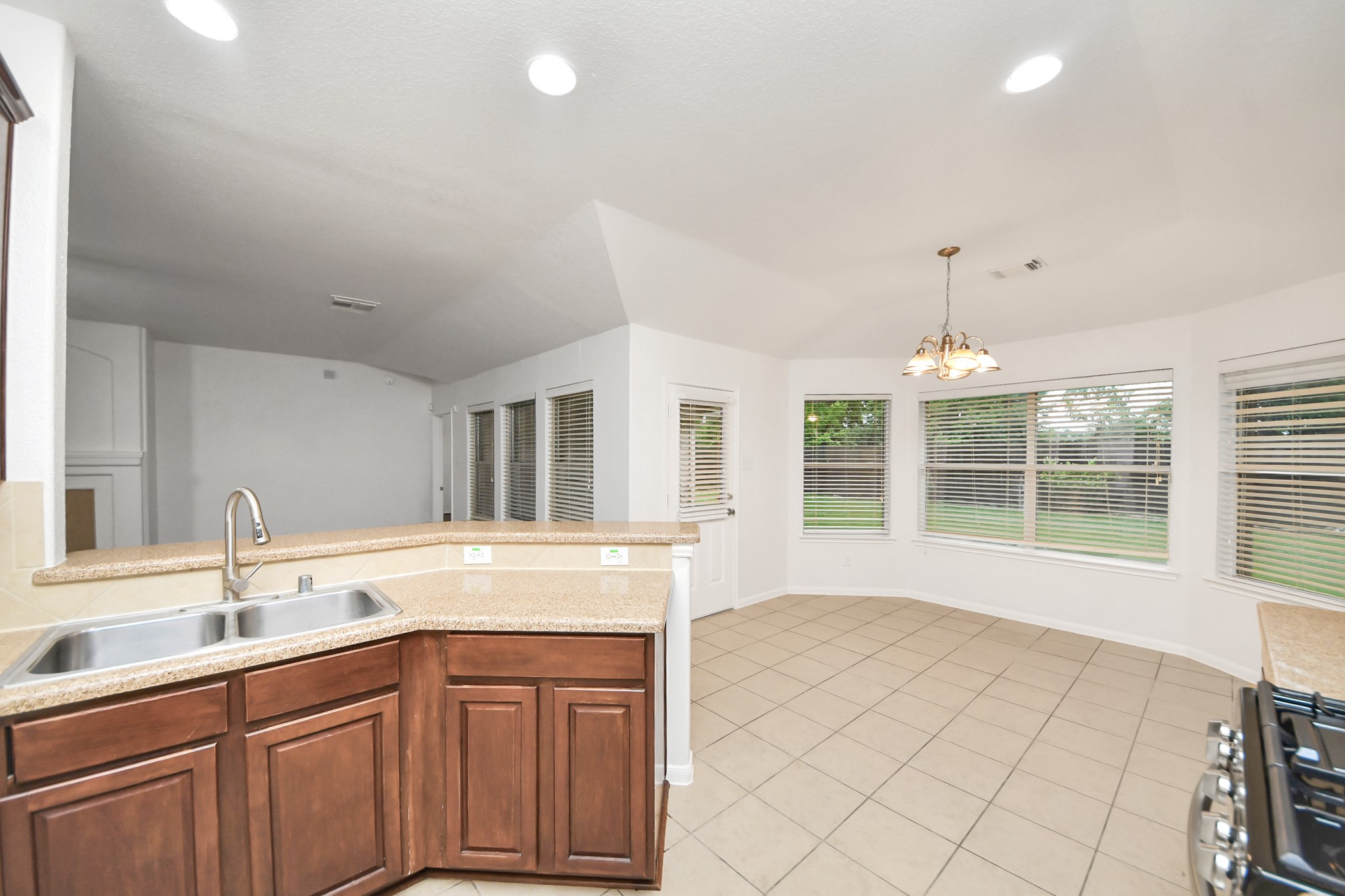 2412 Appian Way Property Photo 22