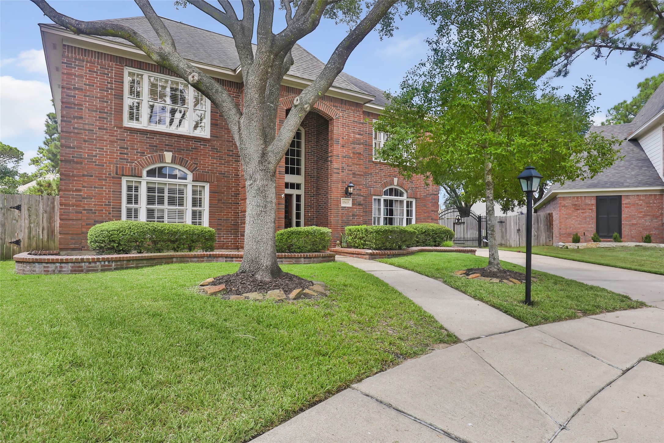 15615 Wildwood Run Property Photo 2