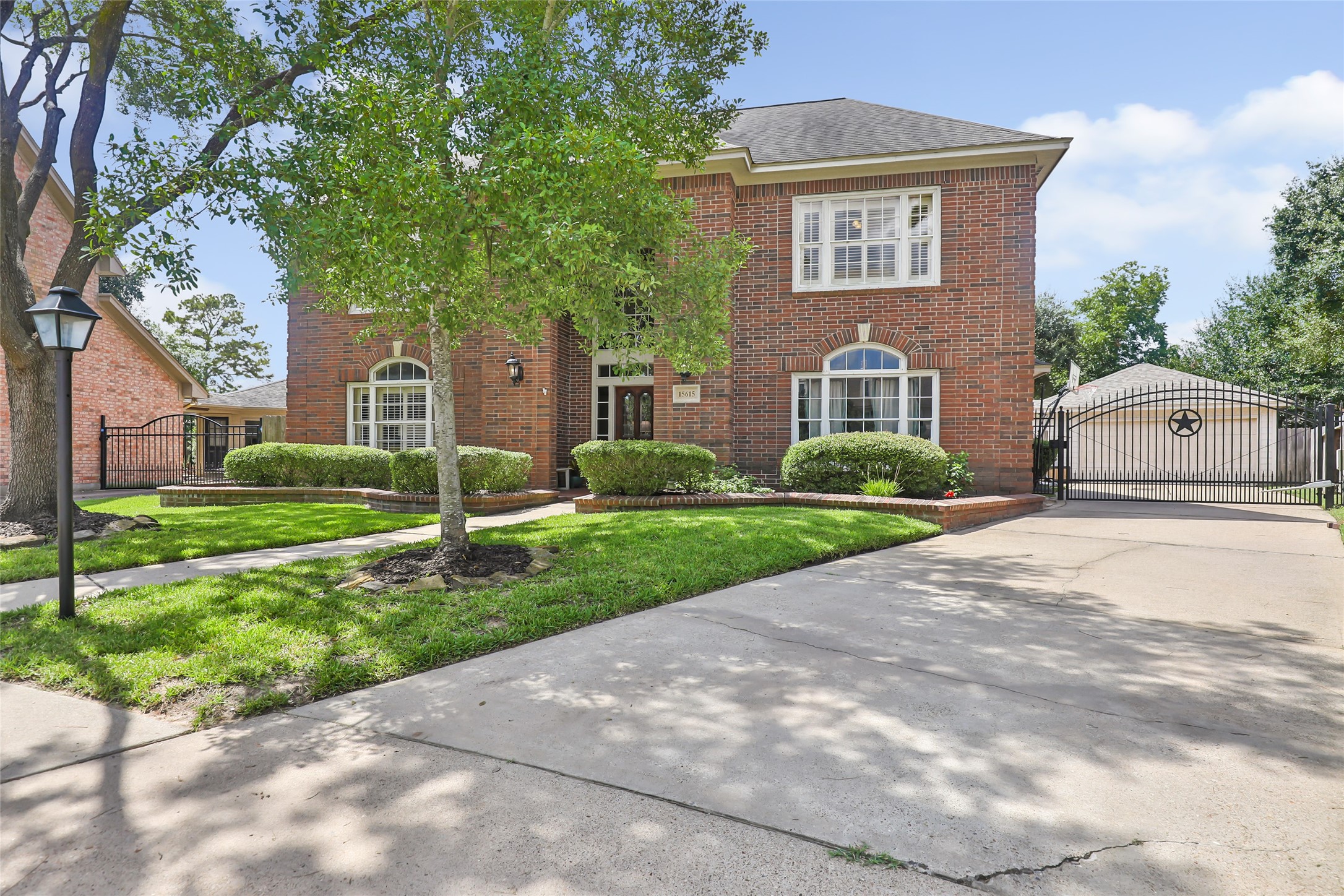 15615 Wildwood Run Property Photo 3