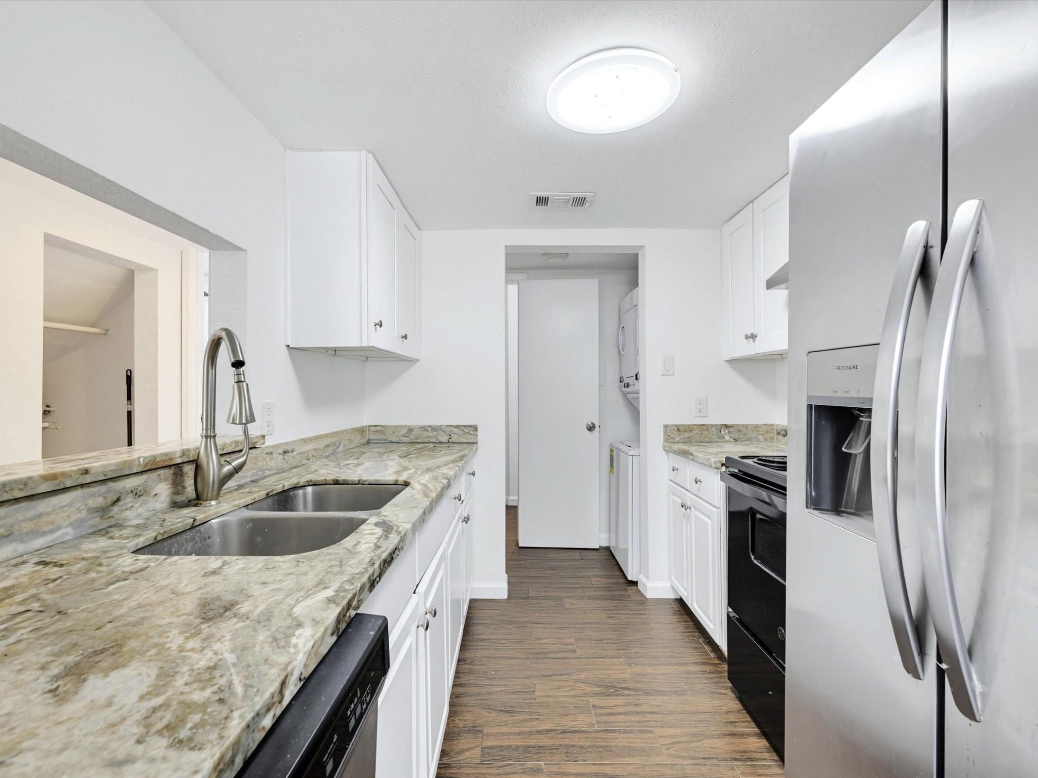 9548 Pagewood Lane # 9548, Houston TX 77063 Property Photo 1