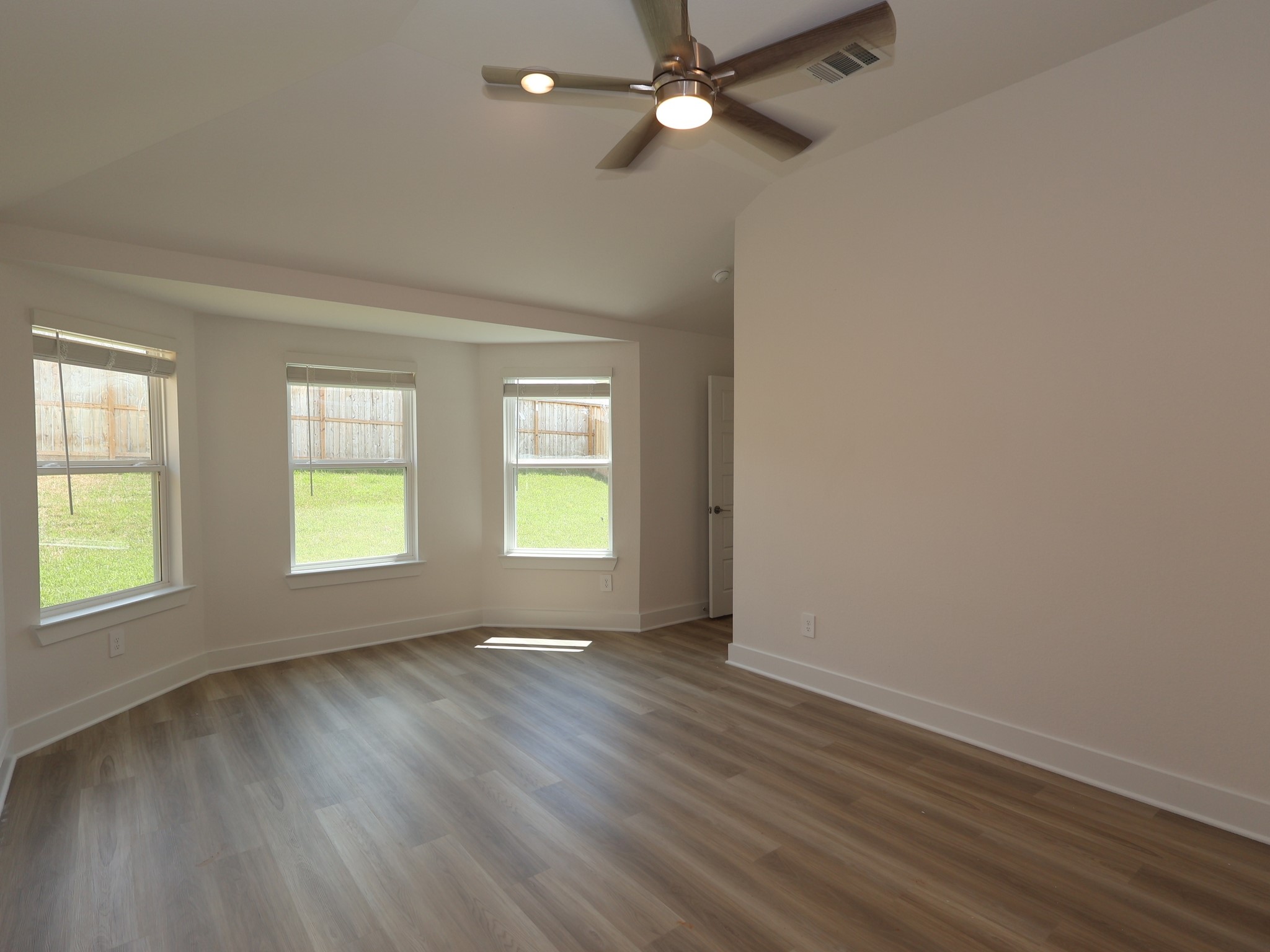 10587 Annex Avenue Property Photo 6