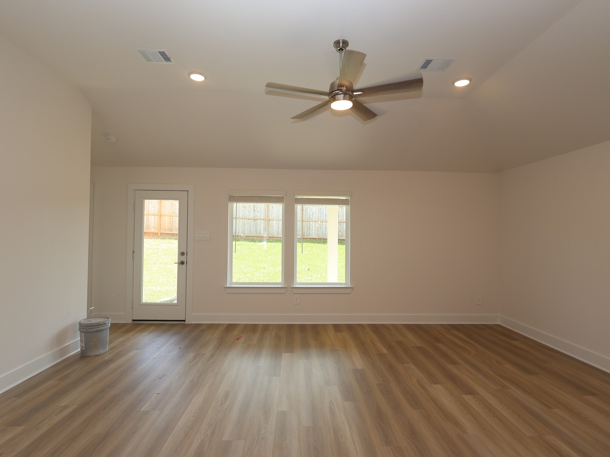 10587 Annex Avenue Property Photo 7