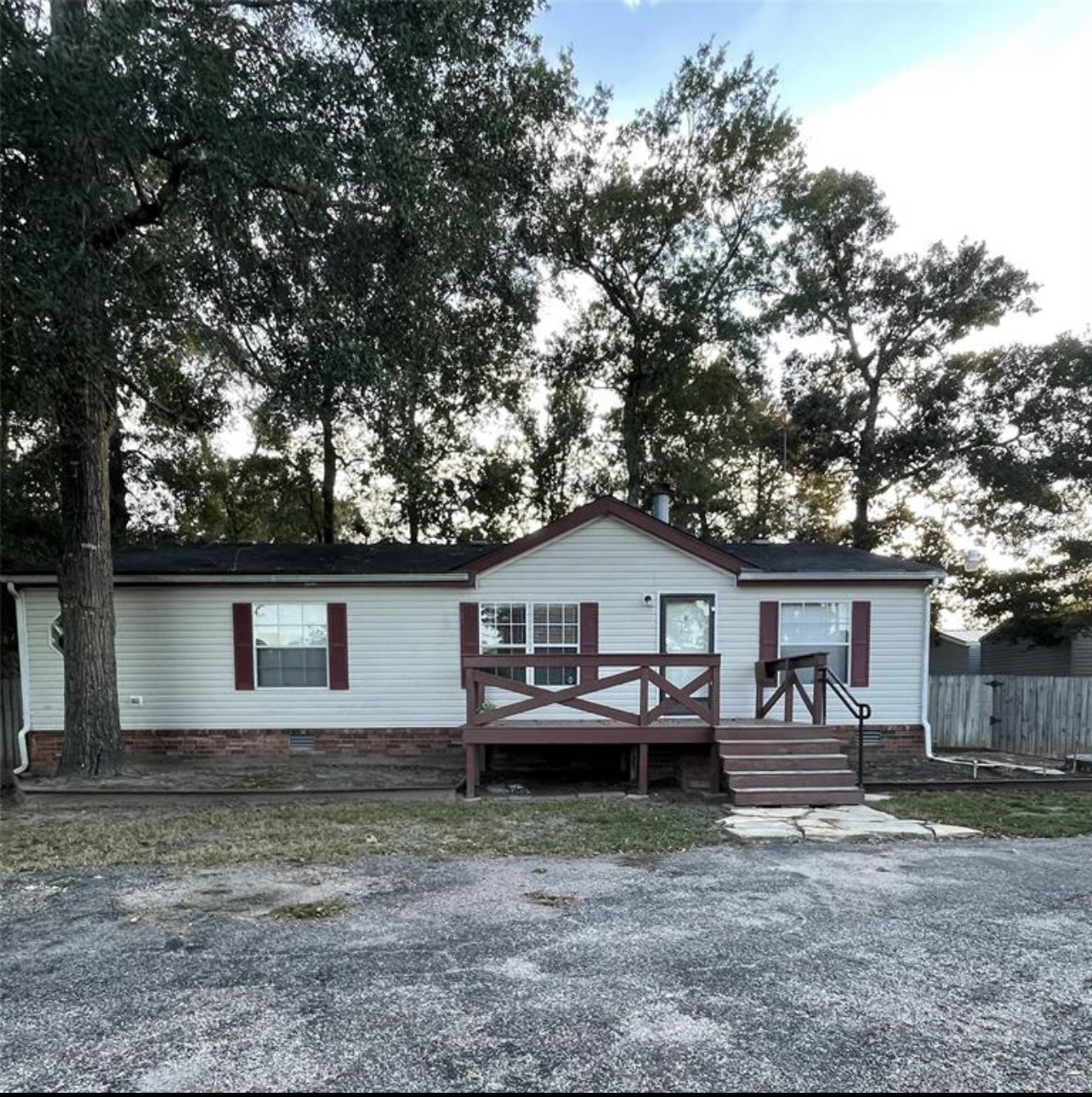 16870 Old Highway 105 E Property Photo 1