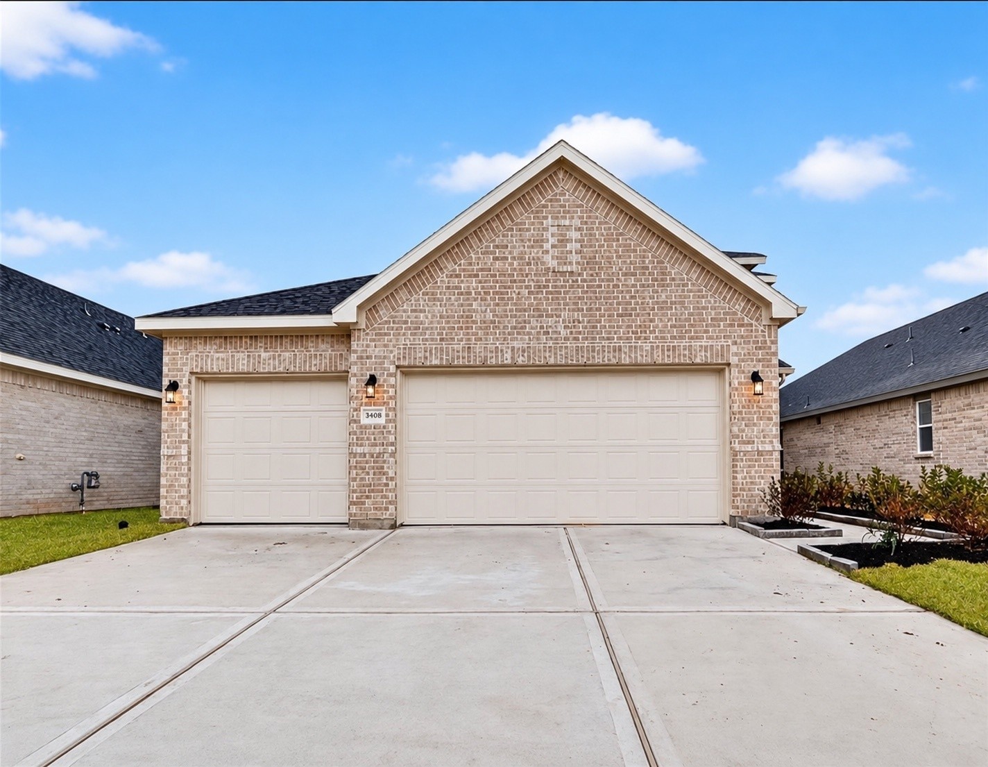 2110 Spring Hollow Drive Property Photo 2
