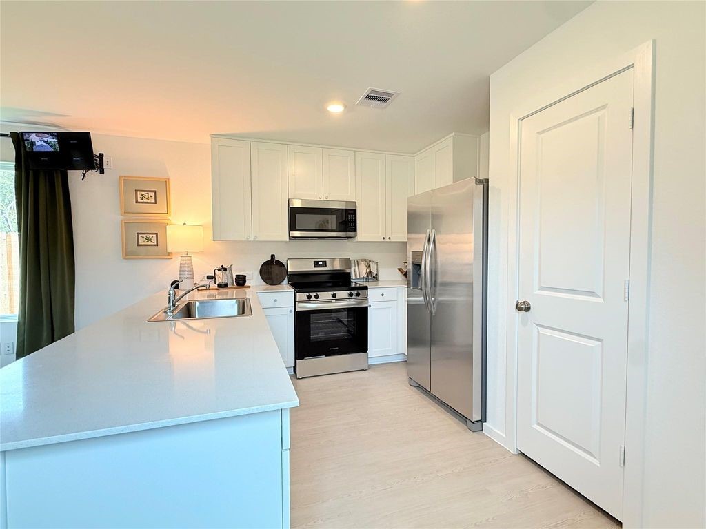 3606 Duplet Avenue Property Photo 3