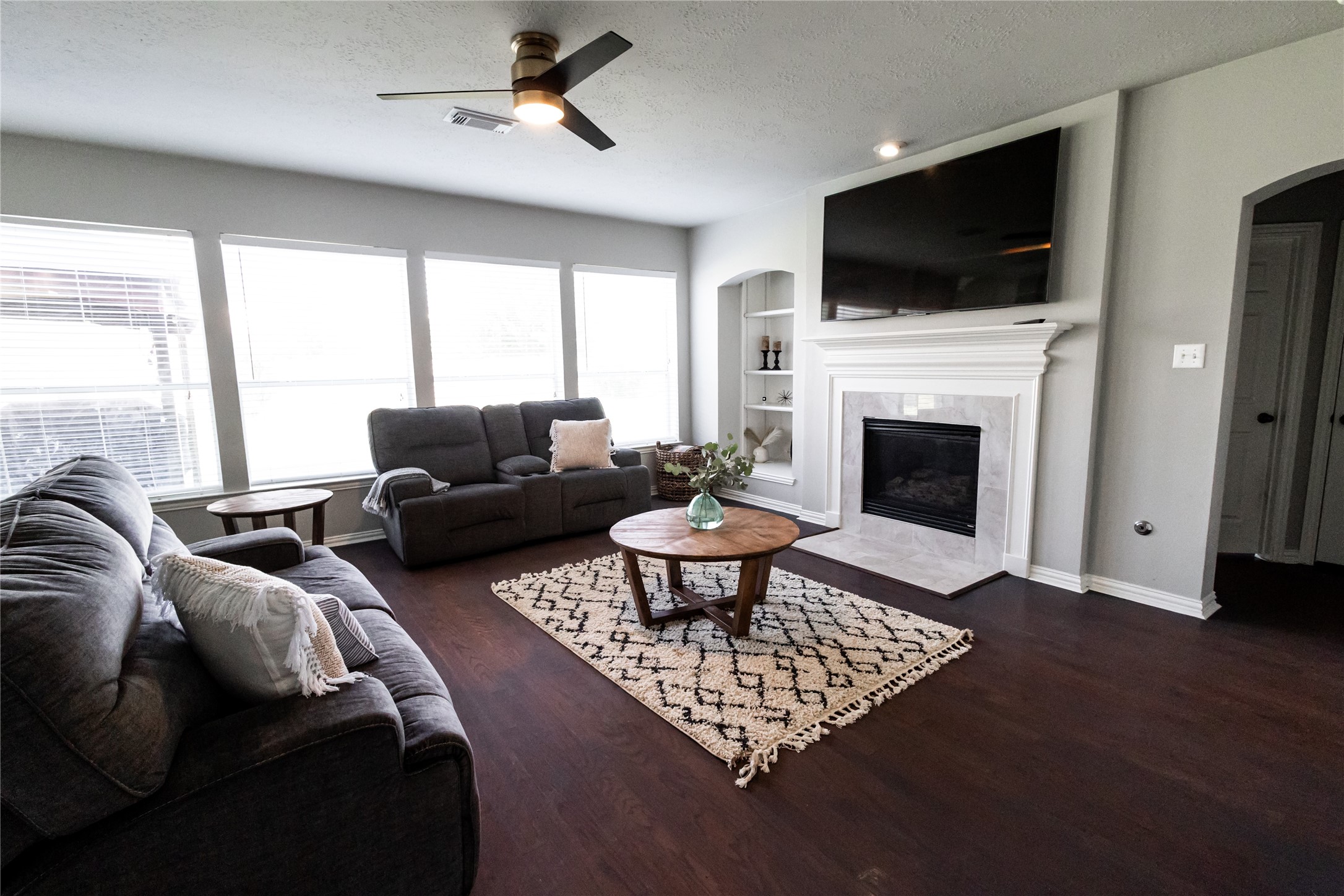 2506 Foxcrest Drive Property Photo 1