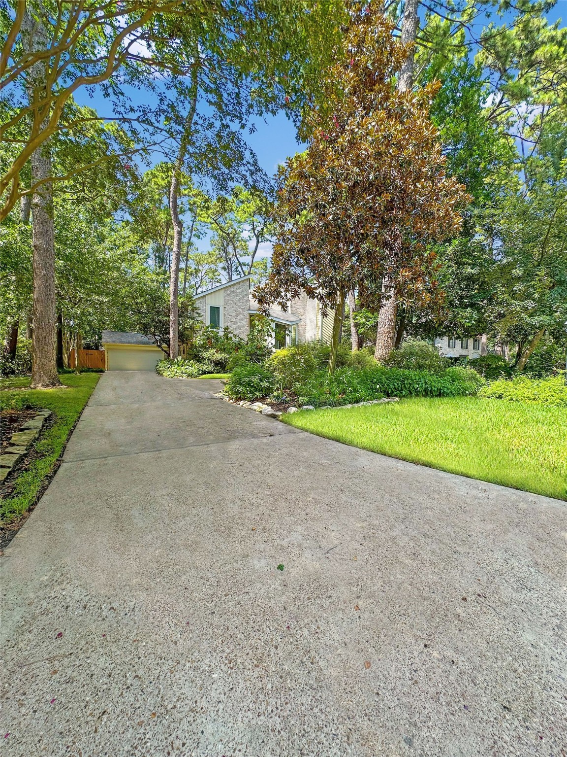 6610 Stoney River Drive Property Photo 3