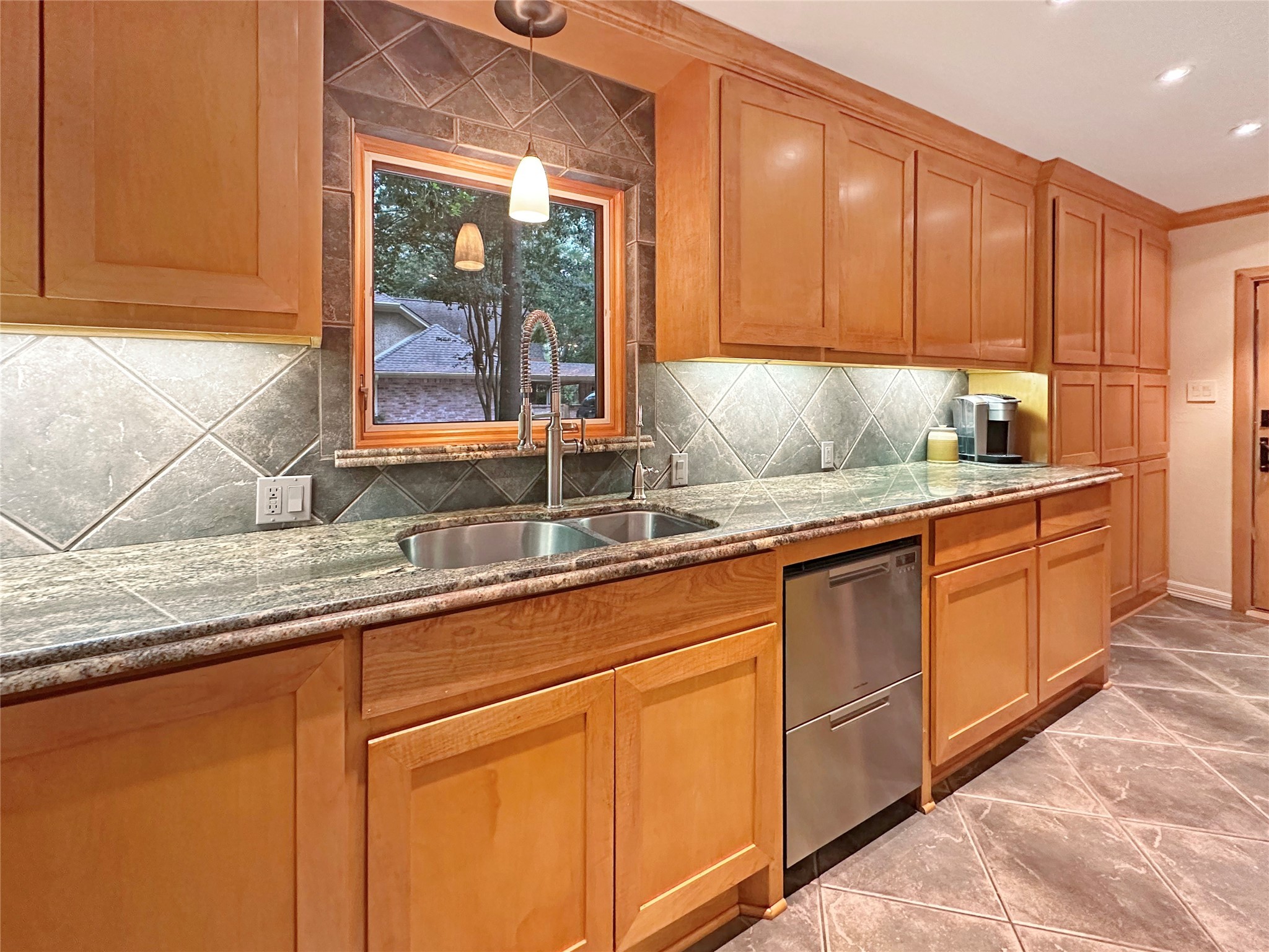 6610 Stoney River Drive Property Photo 8