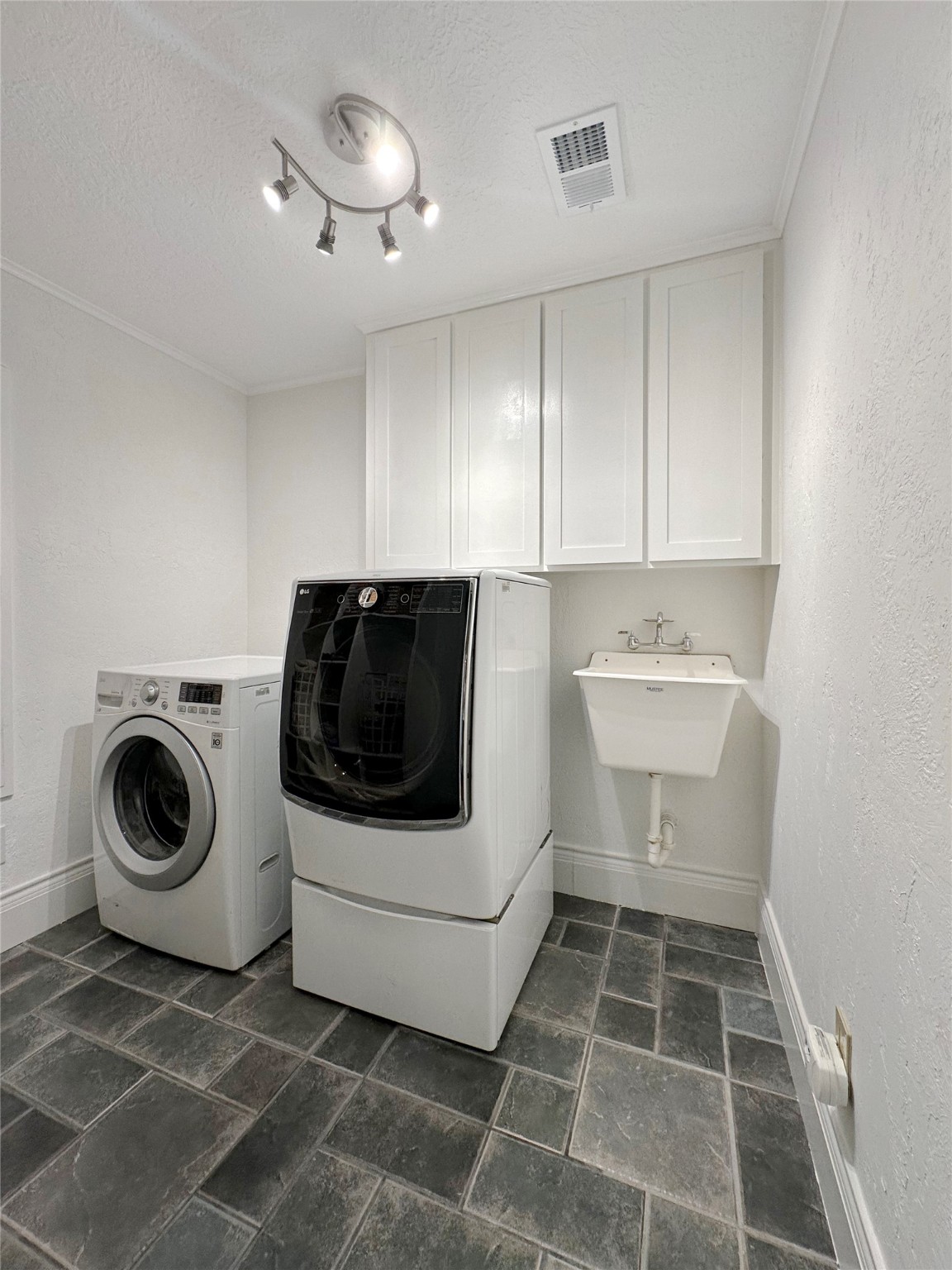 6610 Stoney River Drive Property Photo 25