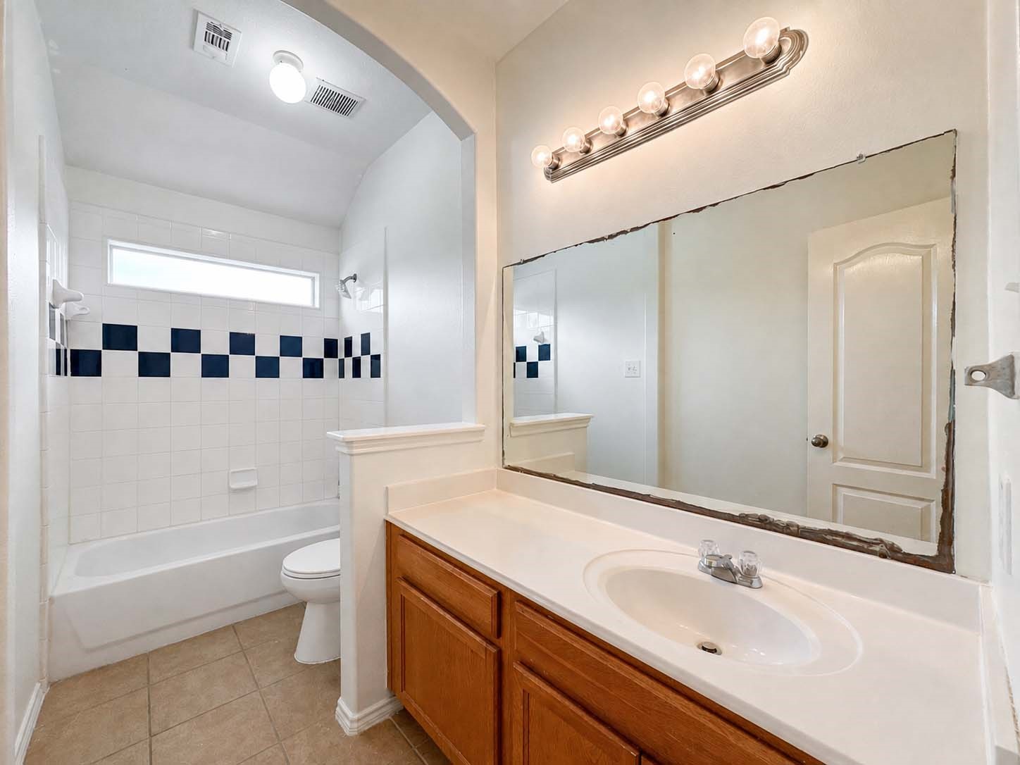 2422 Comal Drive Property Photo 8