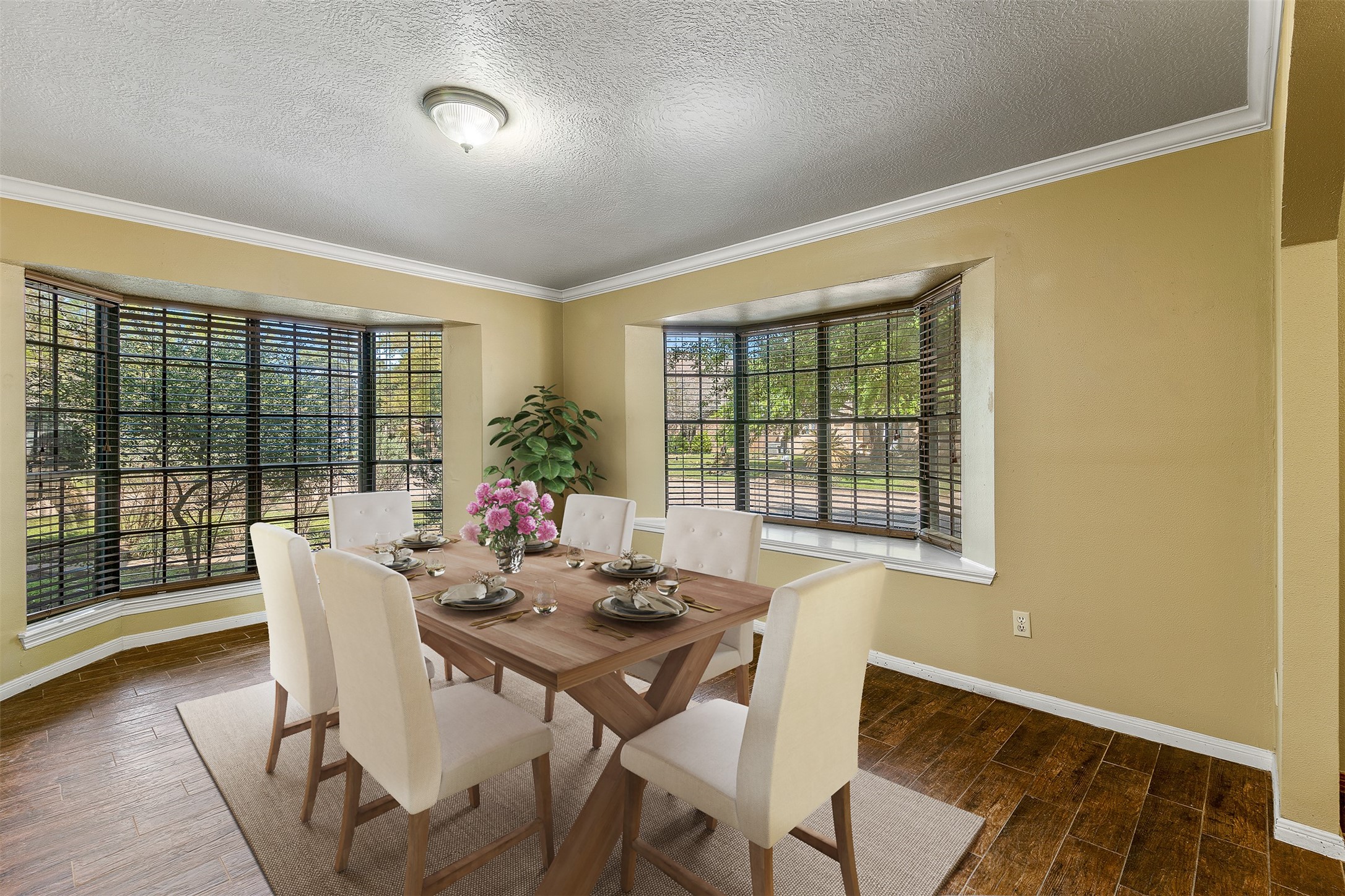 10703 Crestfield Court Property Photo 6