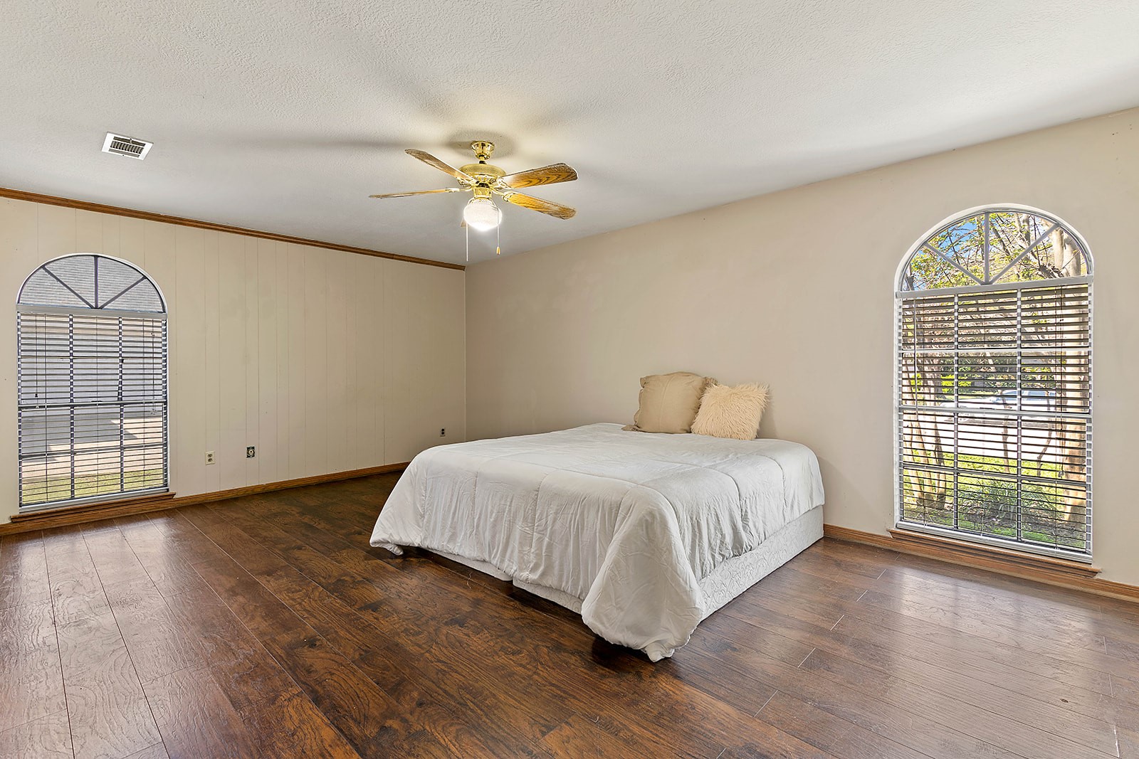 10703 Crestfield Court Property Photo 8