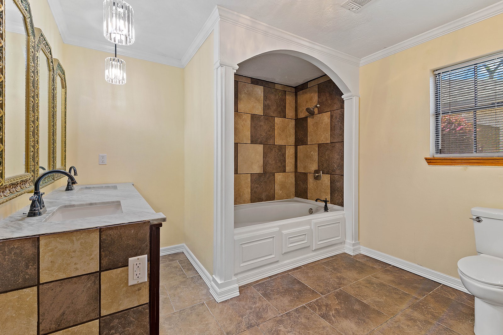 10703 Crestfield Court Property Photo 11