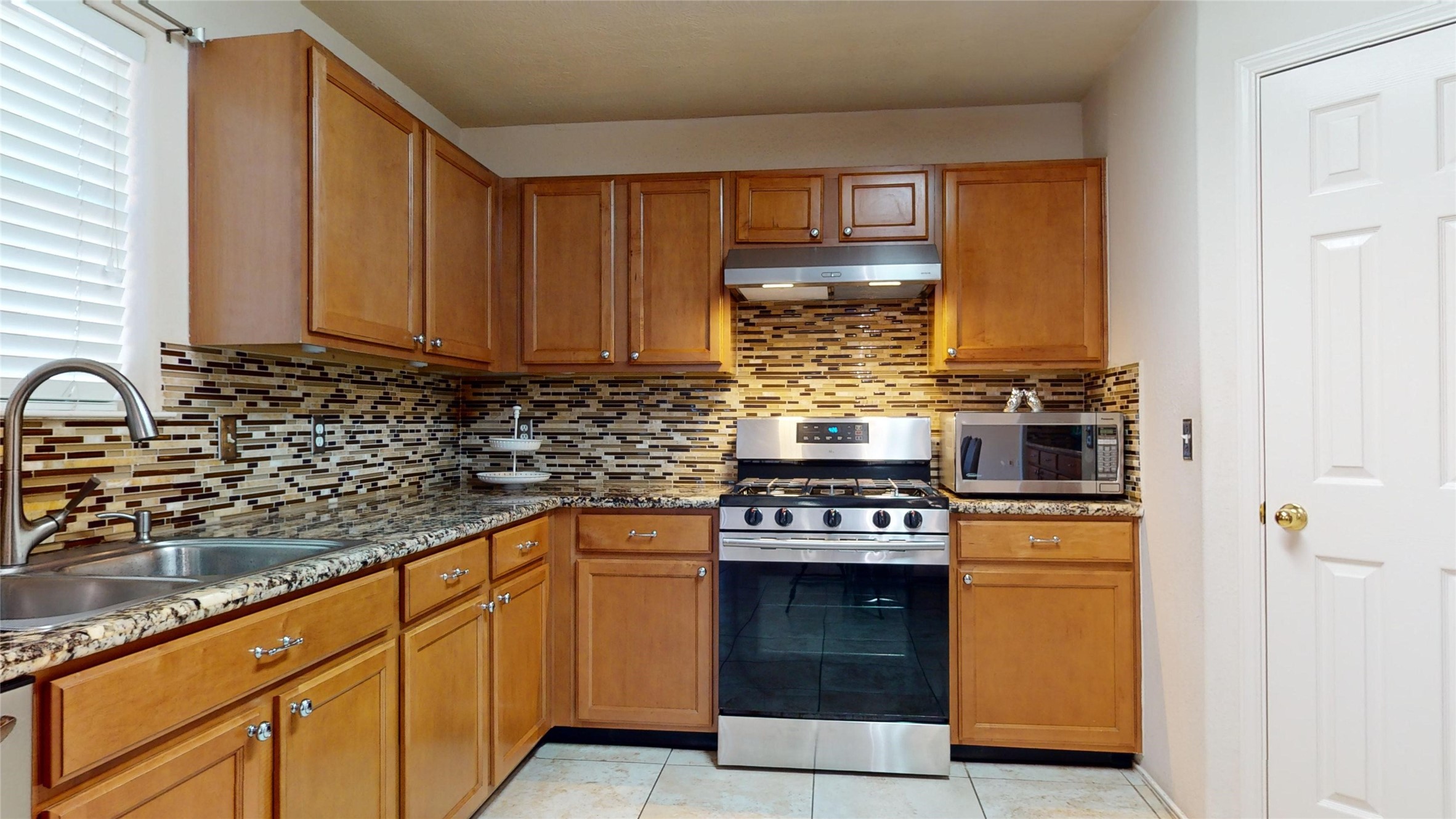 18226 Thicket Grove Road Property Photo 9