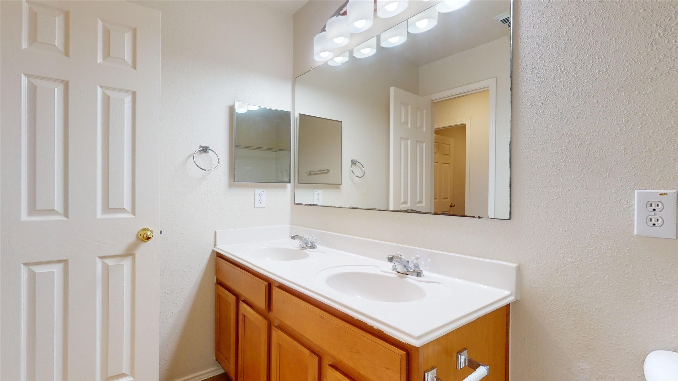 18226 Thicket Grove Road Property Photo 18