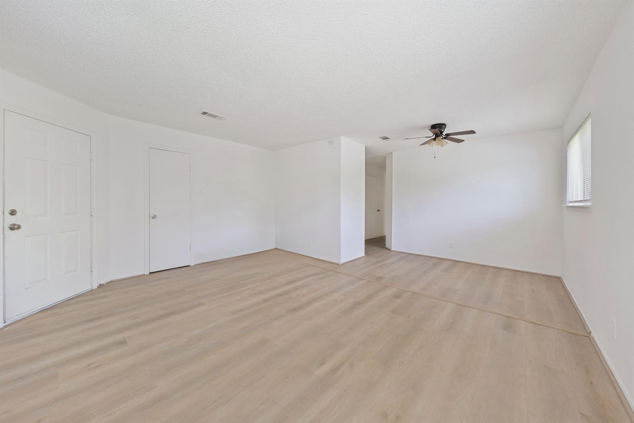 700 Lyle W Avenue C Property Photo 3