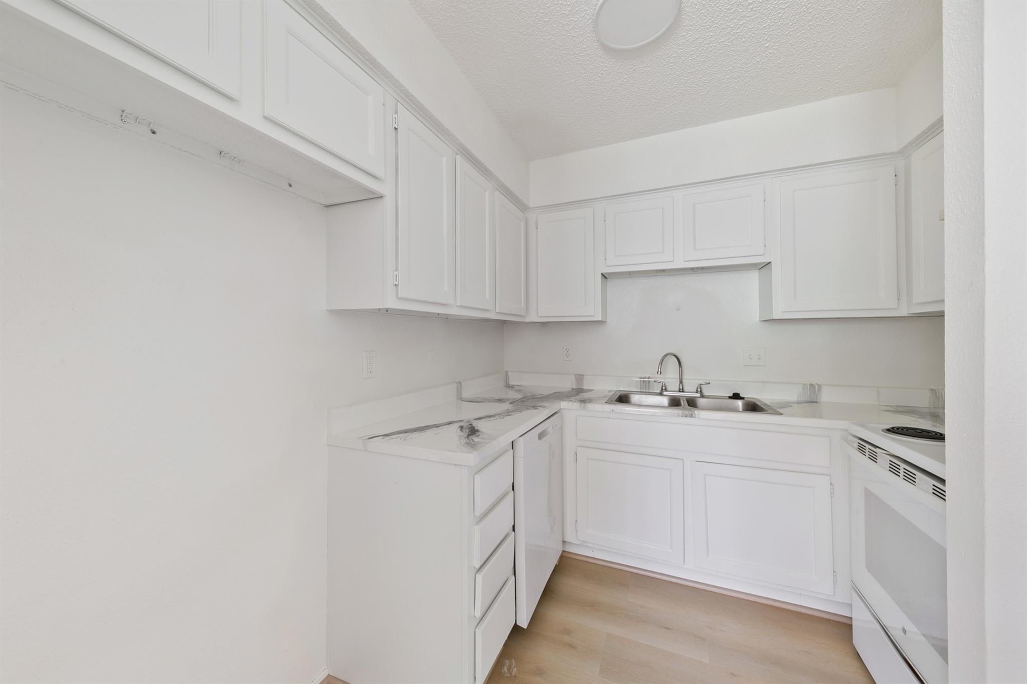 700 Lyle W Avenue C Property Photo 5