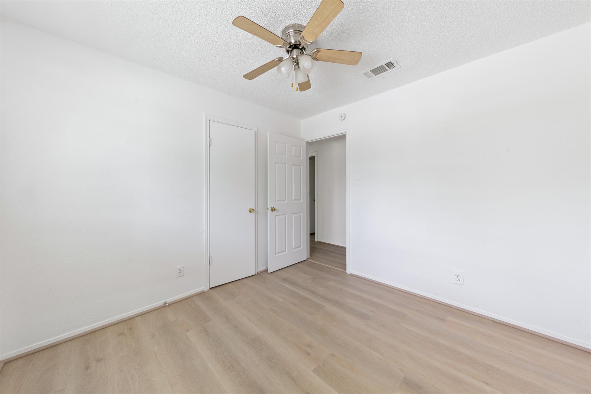 700 Lyle W Avenue C Property Photo 9