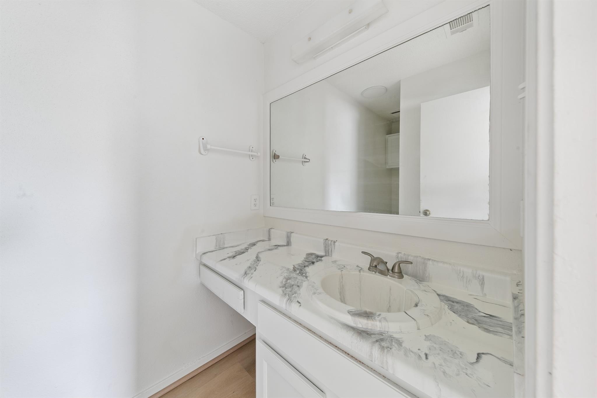 700 Lyle W Avenue C Property Photo 10