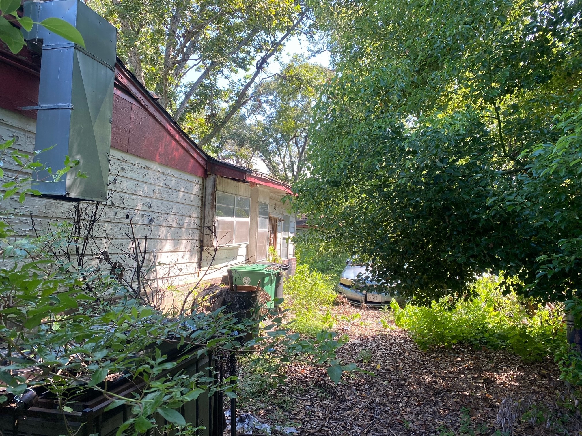 893 Wall Street Property Photo 5