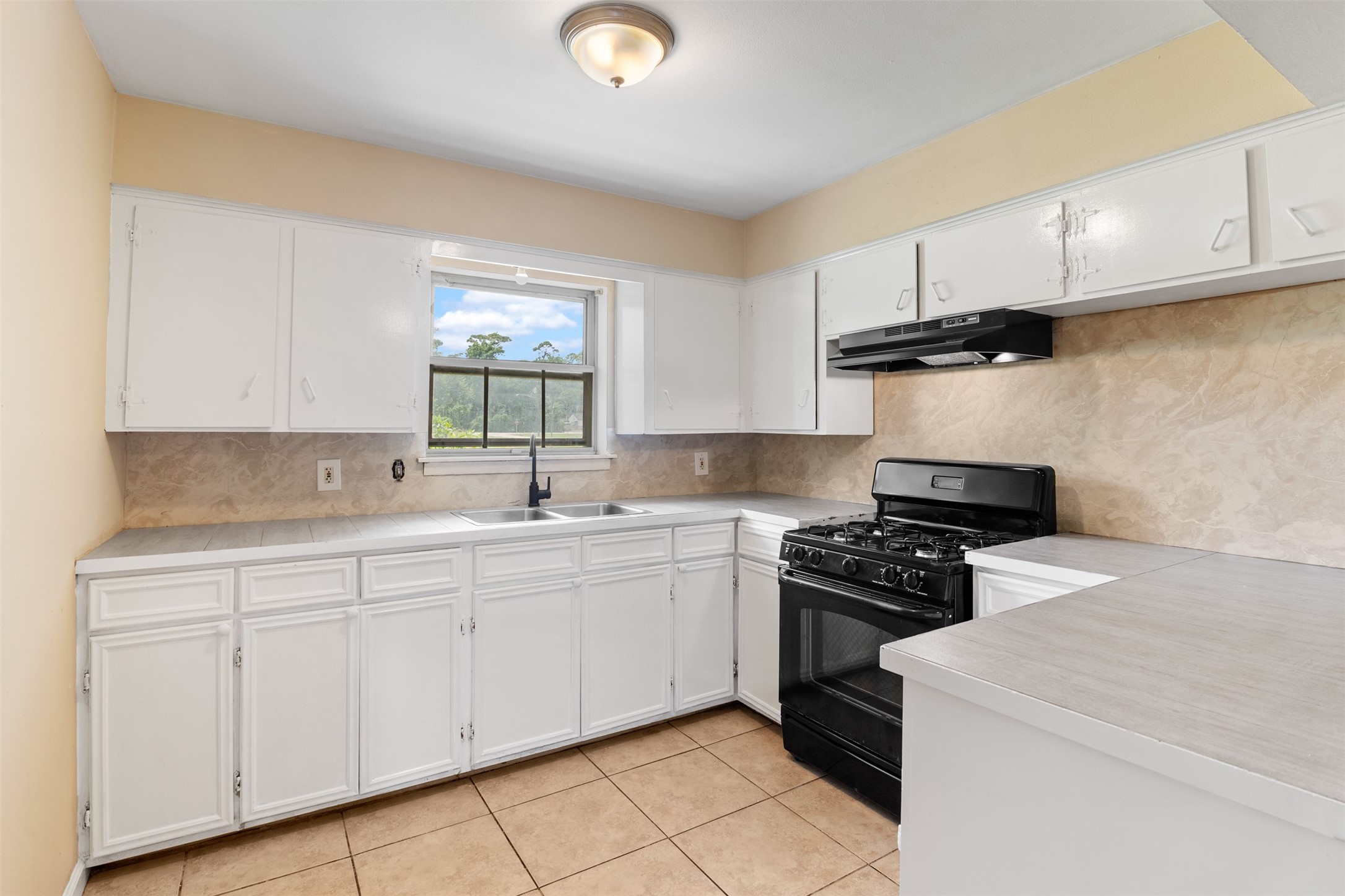 18108 Wild Oak Drive Property Photo 6