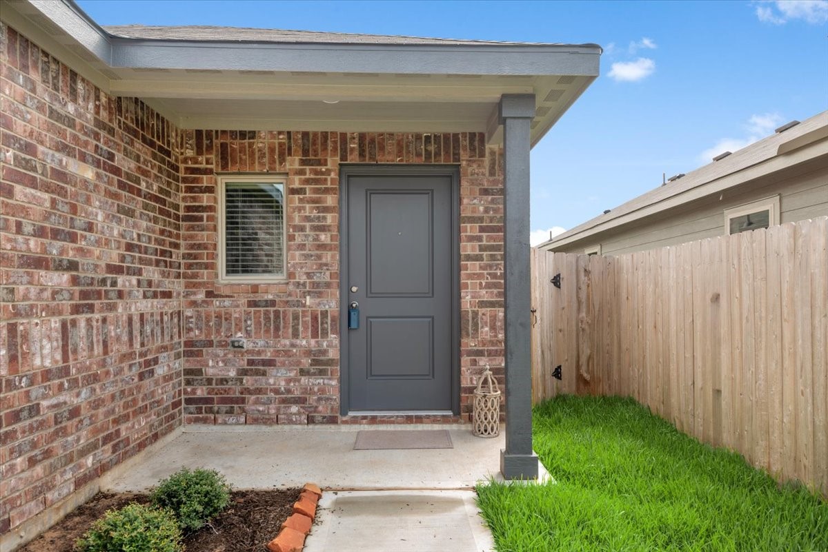 13591 Bay Springs Drive Property Photo 2