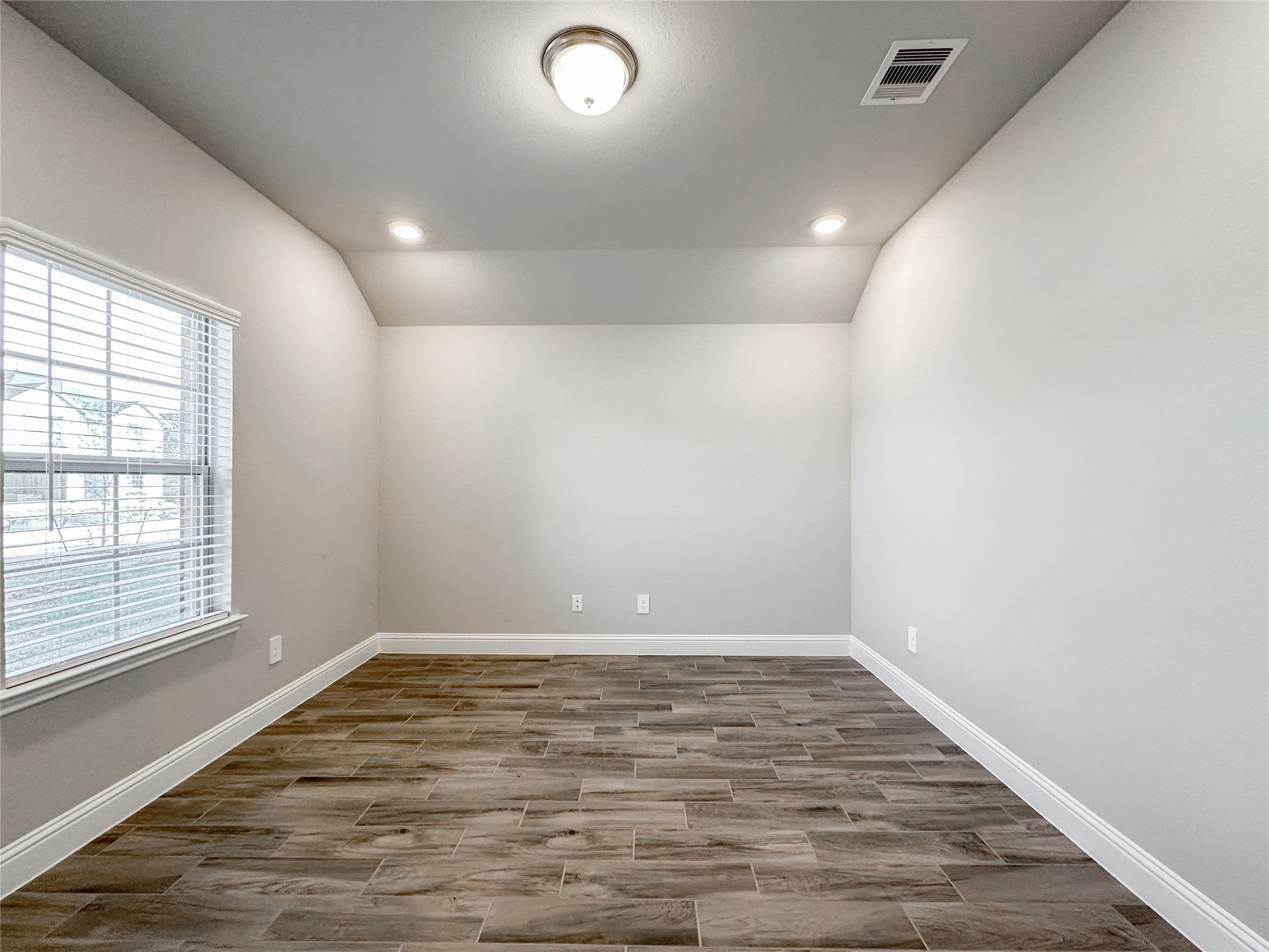 15960 Hayes Market Loop Property Photo 4