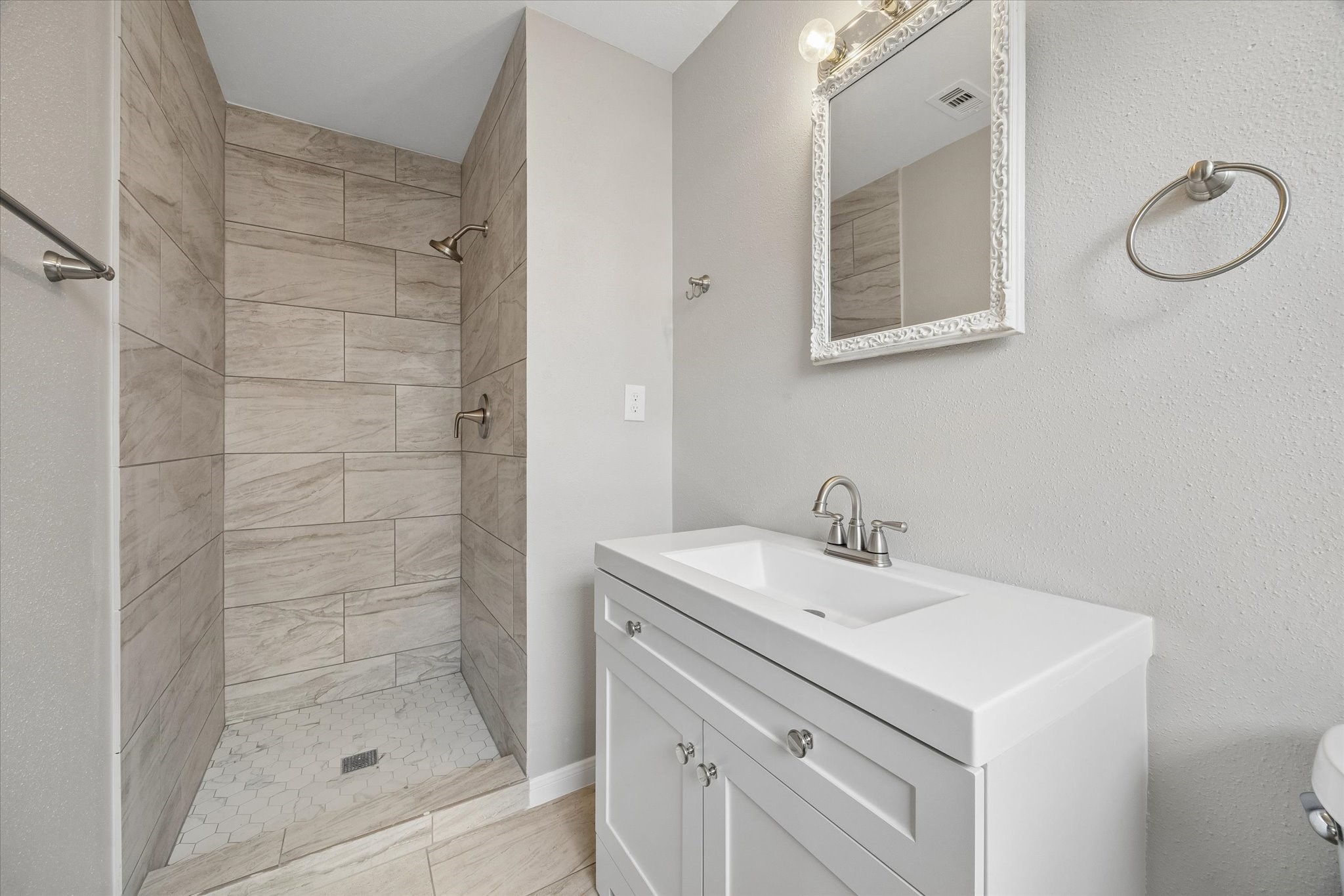 8037 Longridge Drive Property Photo 17