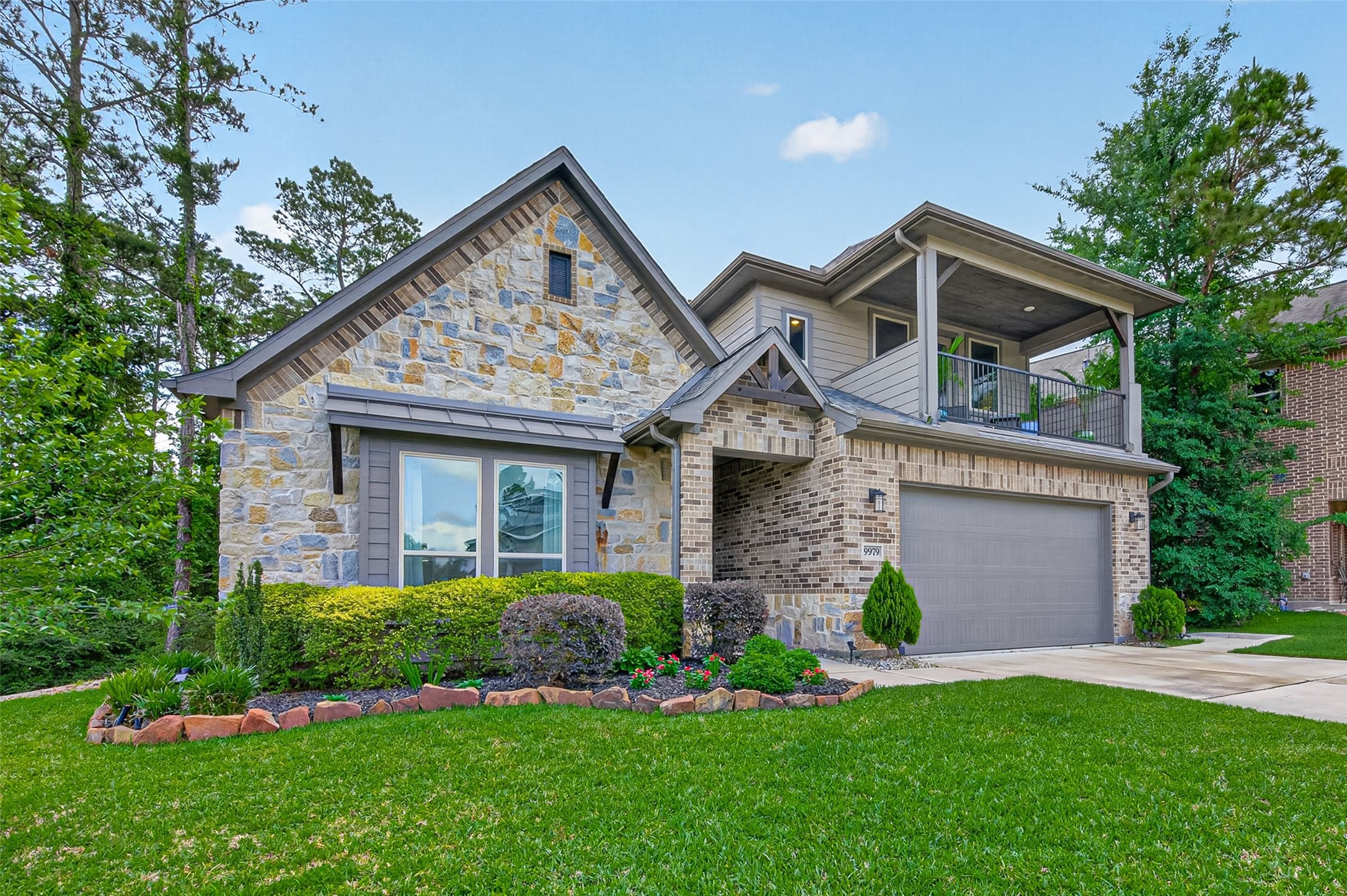 9979 Pebble Glen Drive Property Photo 1