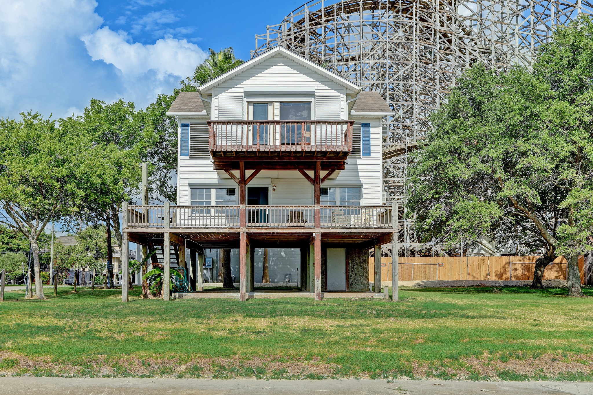 308 Bay Avenue Property Photo 1