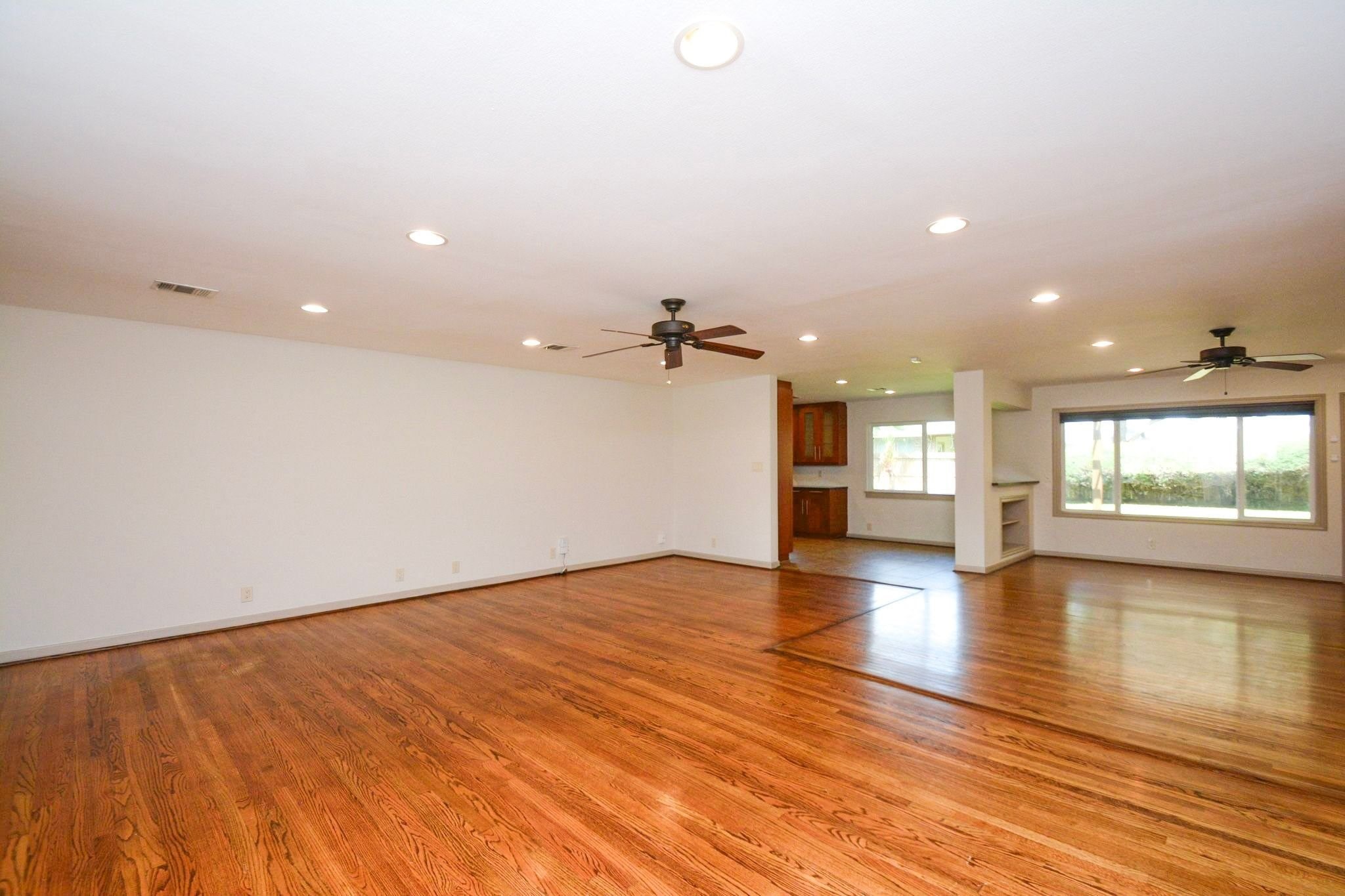 8750 Turriff Property Photo 4