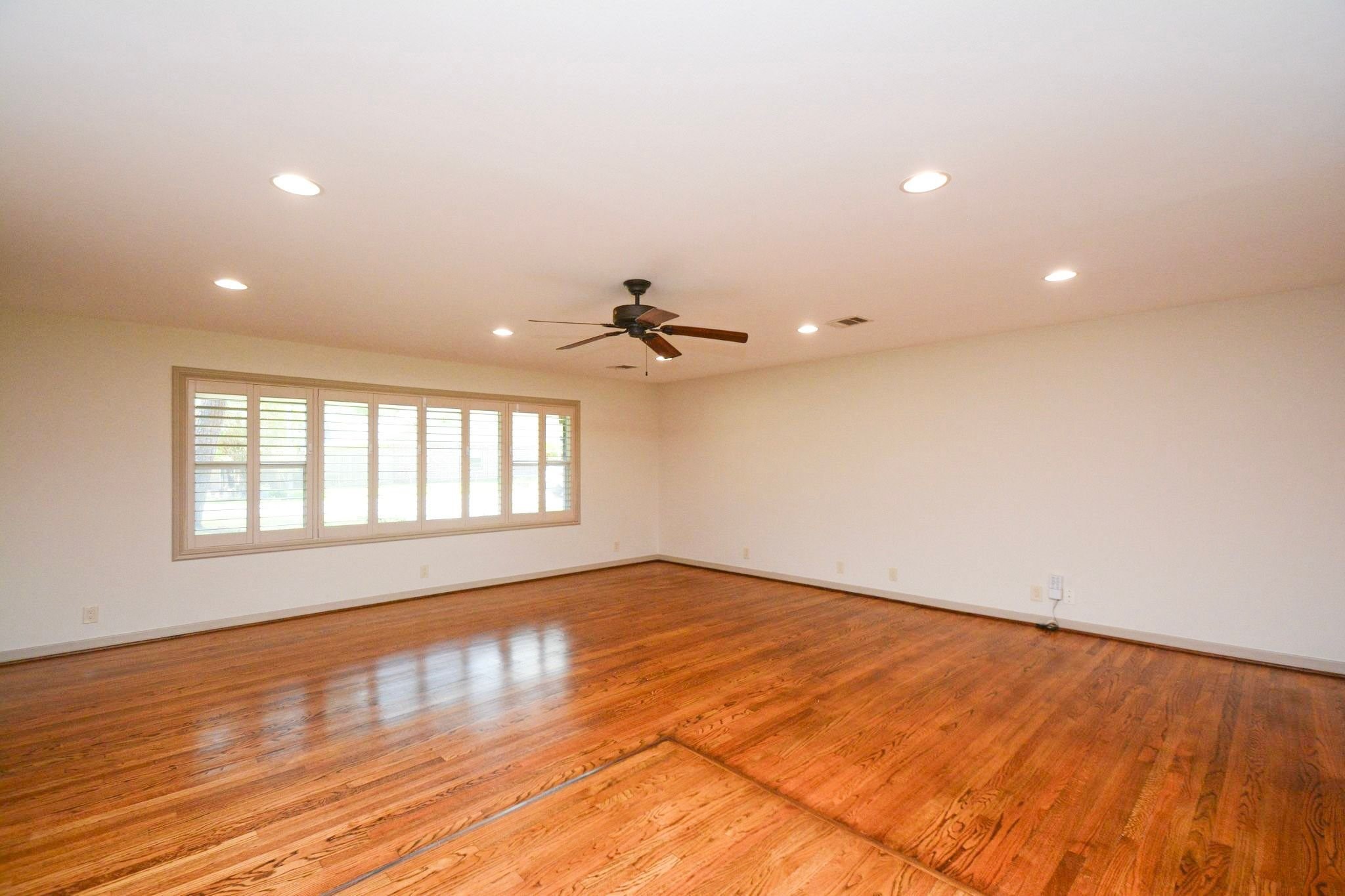 8750 Turriff Property Photo 6