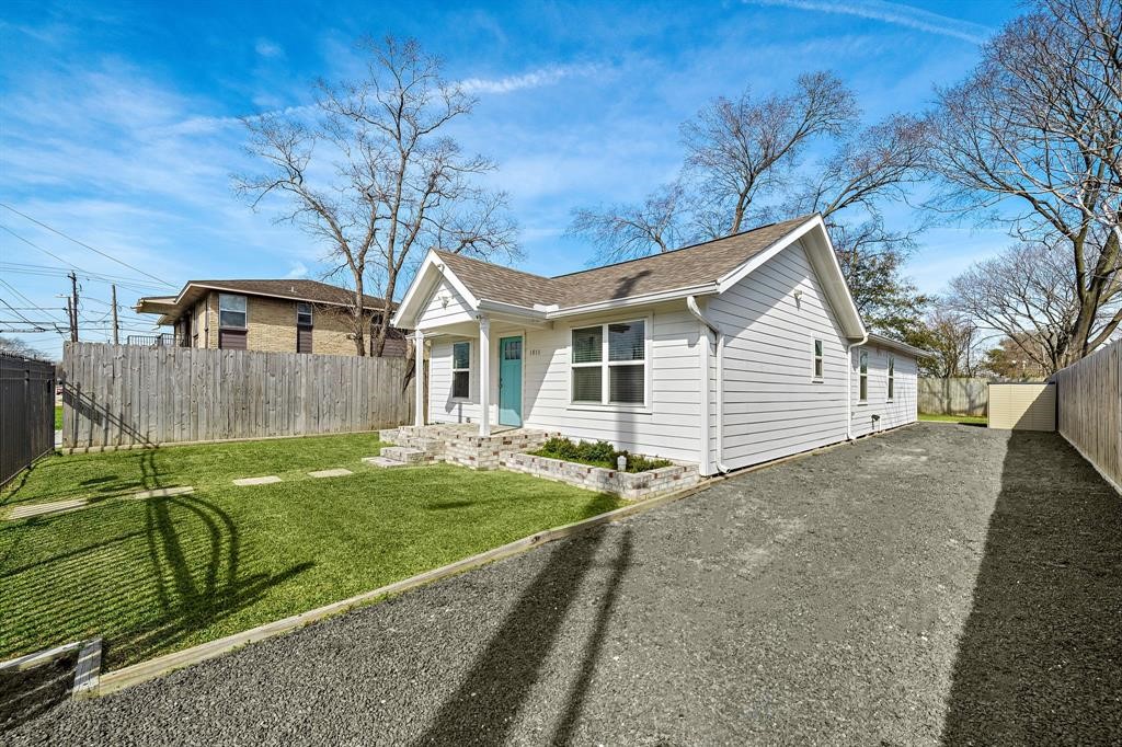 1511 Mcneil Street Property Photo 10