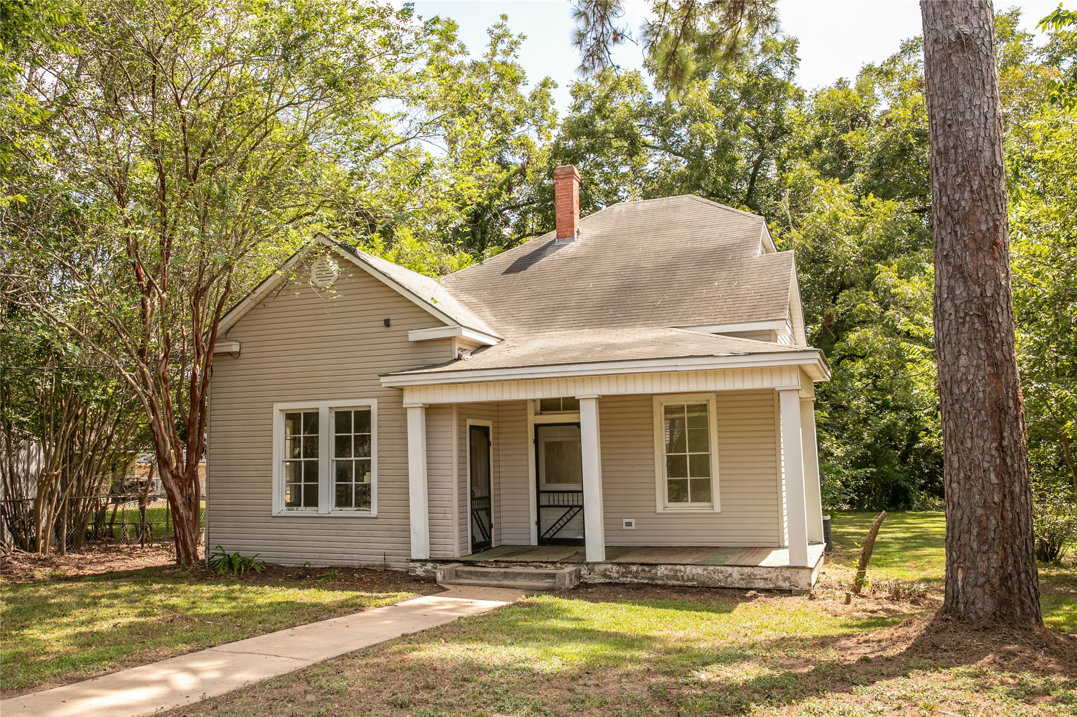 1004 Norris Street Property Photo 1