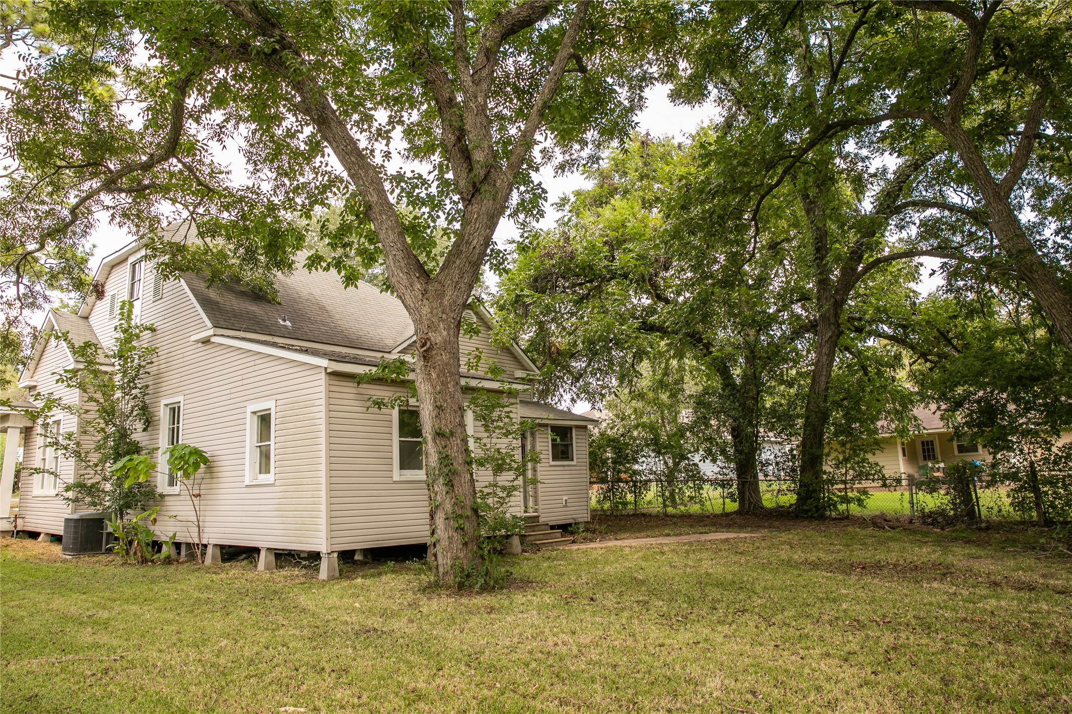 1004 Norris Street Property Photo 7