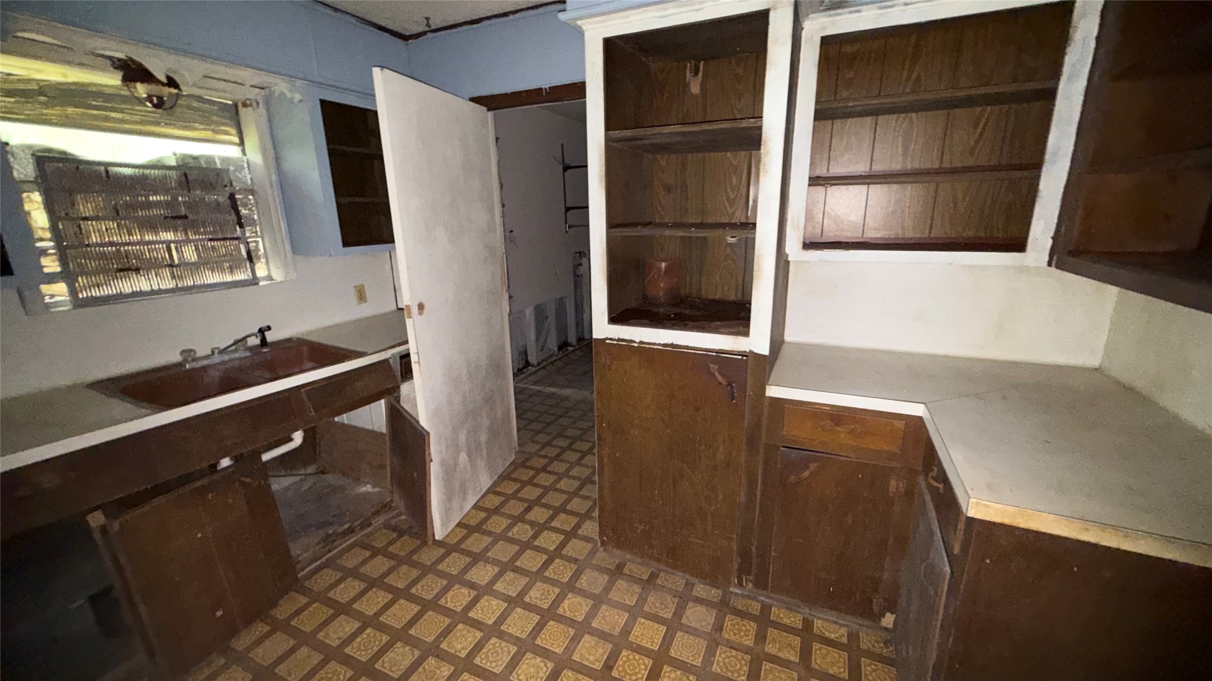 310 Howard Property Photo 5