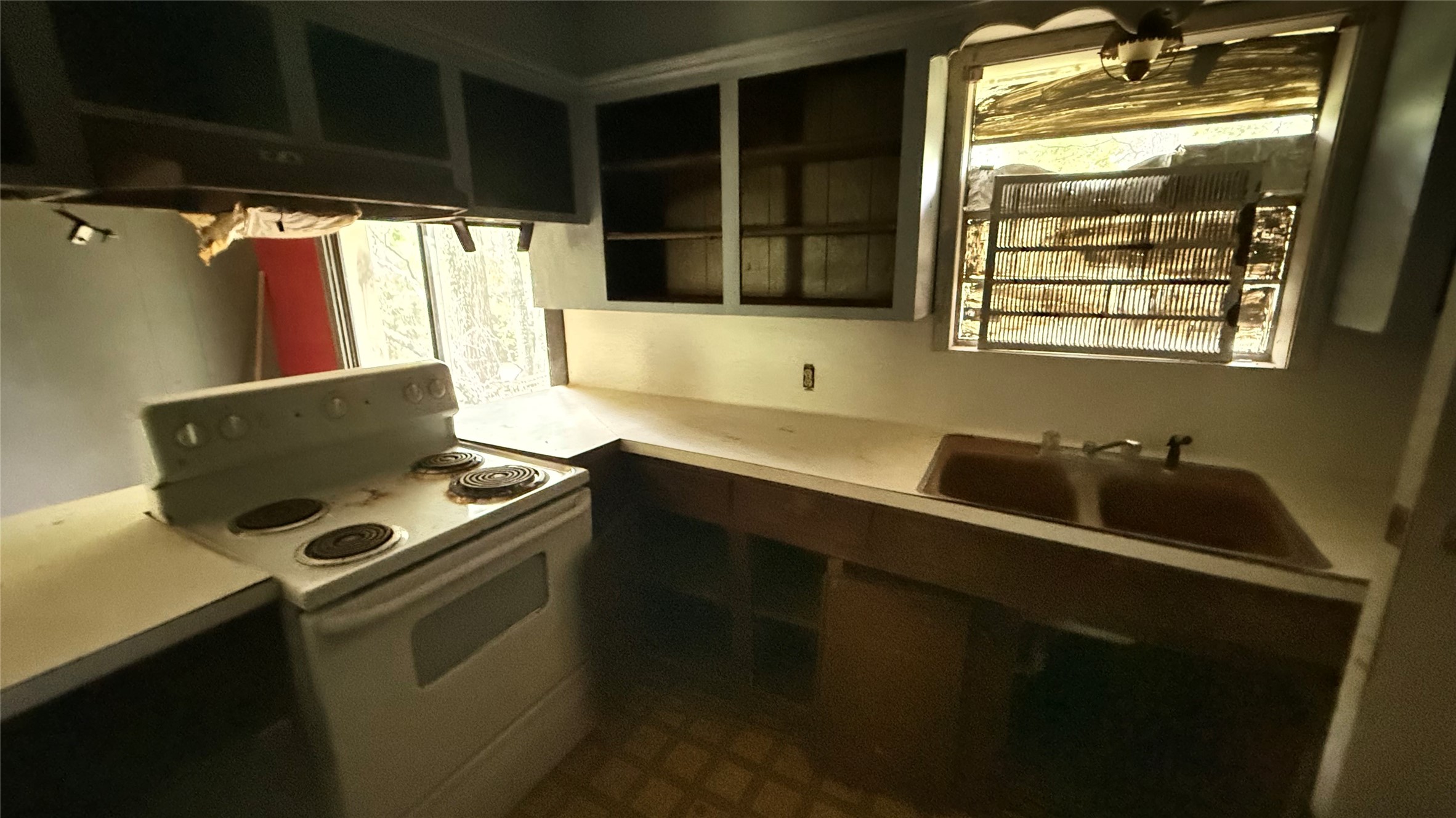 310 Howard Property Photo 6