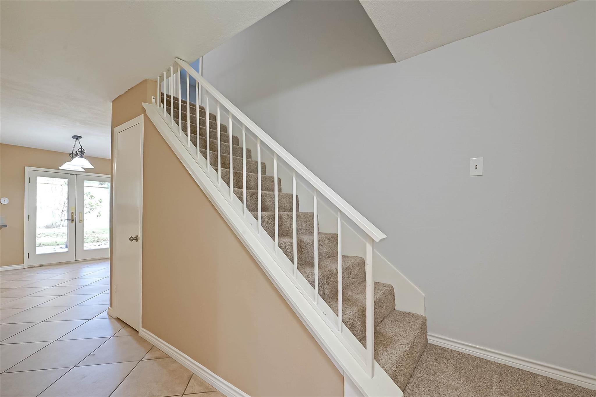 841 Lakeview Drive Property Photo 2